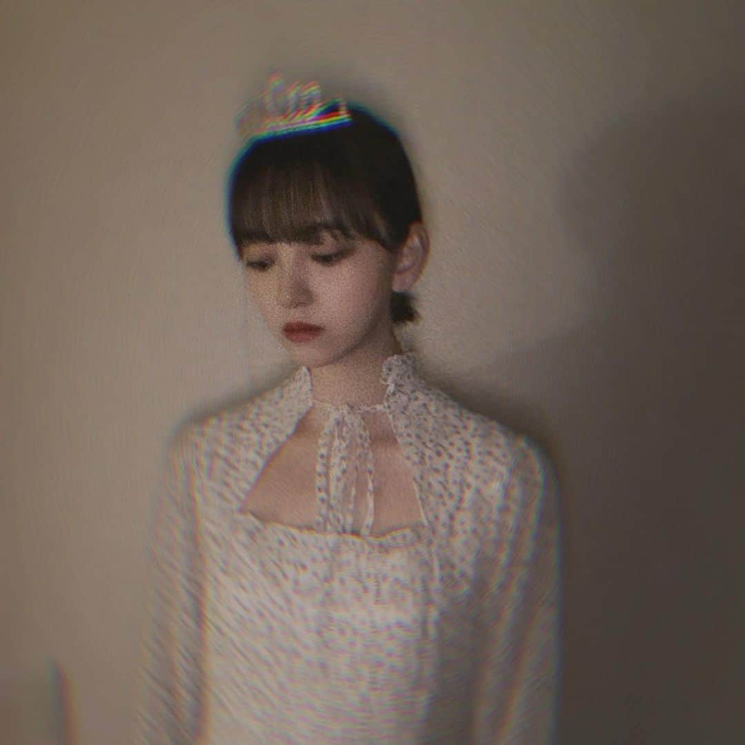 堀未央奈さんのインスタグラム写真 - (堀未央奈Instagram)「🪞✌︎  59万人 ありがとうございます🕊  最近は気付けばコスメばかりを 買っていて何から使おうか悩み中… また紹介しますね！  みなさんいつも本当に ありがとうございます🩰🛋🤍 なかなか会えない今、 インスタやYouTubeや ファンクラブを通してみなさんと もっと交流していきたいです！  オンラインイベントも頻繁にできるよう いま考えています☺︎  これからもよろしくお願いします🌼」9月17日 23時10分 - horimiona_official