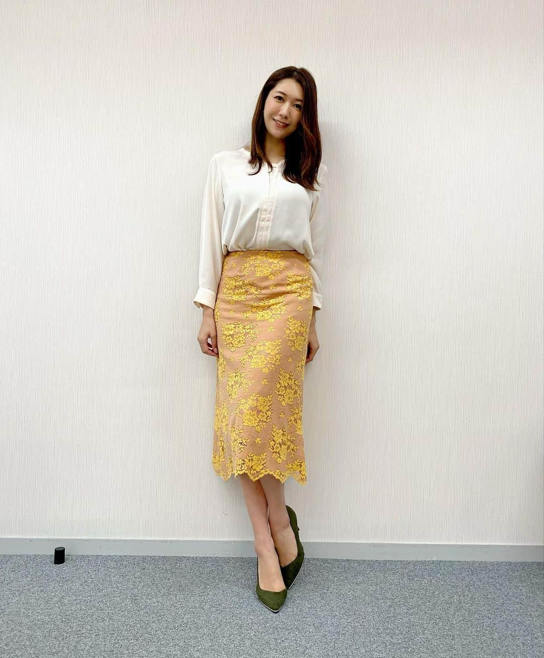 穂川果音さんのインスタグラム写真 - (穂川果音Instagram)「本日のアベプラ衣装👗 週末の土曜にかけ台風14号が西日本〜東日本を横断する見込みです。 土曜日は、西日本〜東日本、別の低気圧の影響で北日本も大雨に警戒をお願いします。  #アベプラ　#気象予報士　#明日コレ着よコーデ　　#ほかのん 　#ファッション #雨の日コーデ 　#fashion #cordinate #weatherreport #お天気コーデ 　　#9月コーデ　 　#アナウンサーコーデ　　#秋コーデ　#タイトスカートコーデ 　#秋色コーデ　#お天気キャスター　#weatherforecast #お天気お姉さんコーデ」9月17日 23時40分 - hokawakanonn