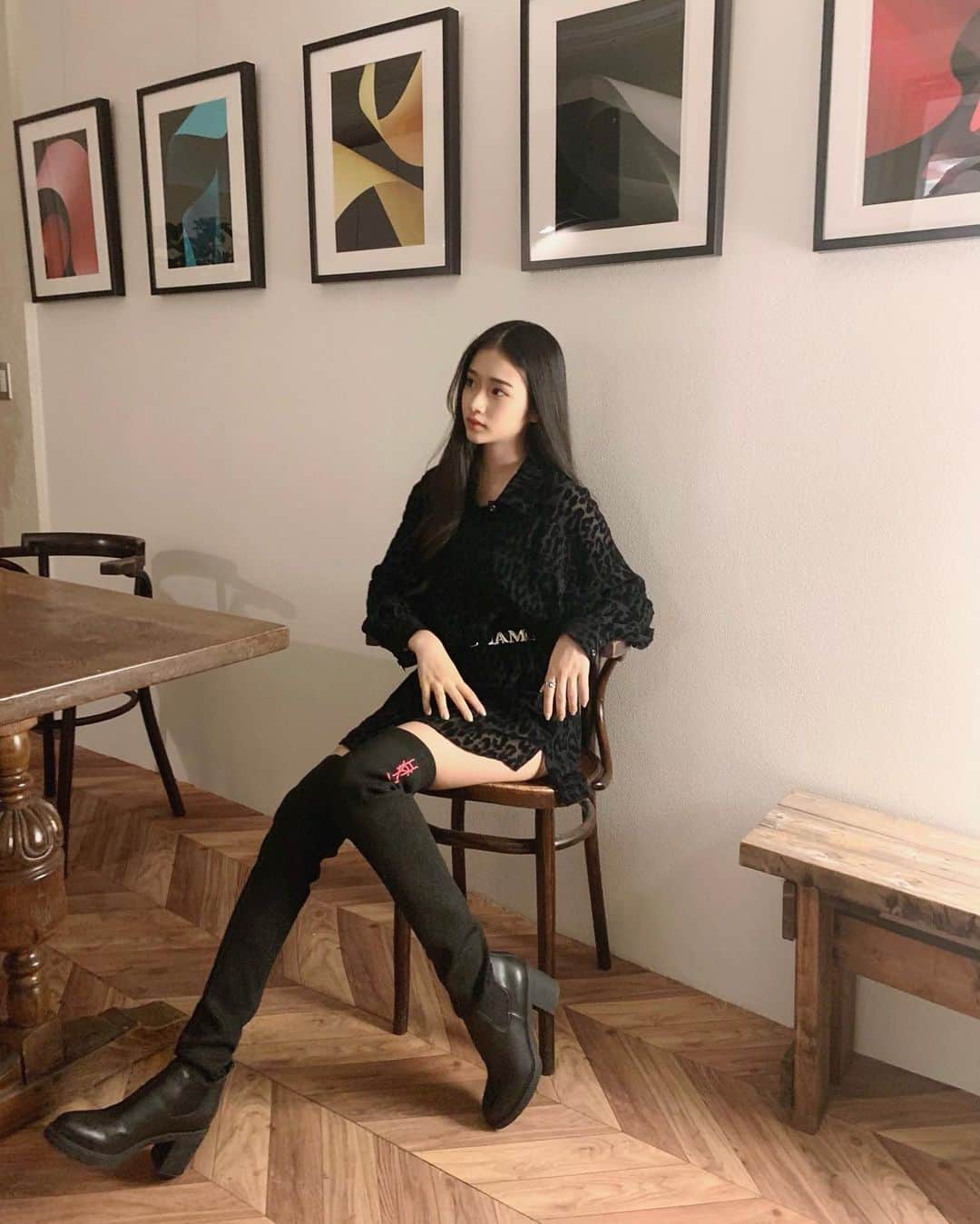 天翔天音のインスタグラム：「‪𓂃 𓈒  実はずっと憧れてたロングブーツ初めて履きました🖤🖤 美脚効果でてびっくり!  #ヒステリックグラマー #全身ヒスコーデ #天翔天音 #hystericglamour #fashion #asiangirls #teenmodels #05 #jk1 #fjk #ootd #amanetensho」