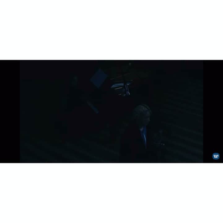中嶋イッキュウのインスタグラム：「卓球モンキーのMVが公開されました！ アリーナジェニーのグッズも販売開始致しました！ 集まったらみんなスース着てること最近多い！ 渋谷PARCO屋上での小見山さんの個展で、過去に撮っていただいた私がいます、、！！ 爆祭の準備も着々と進んでいます！ 9/20発売のカーセンサー11月号にウィケットと一緒に載っております！ 午後の紅茶は世界一おいしいです。」