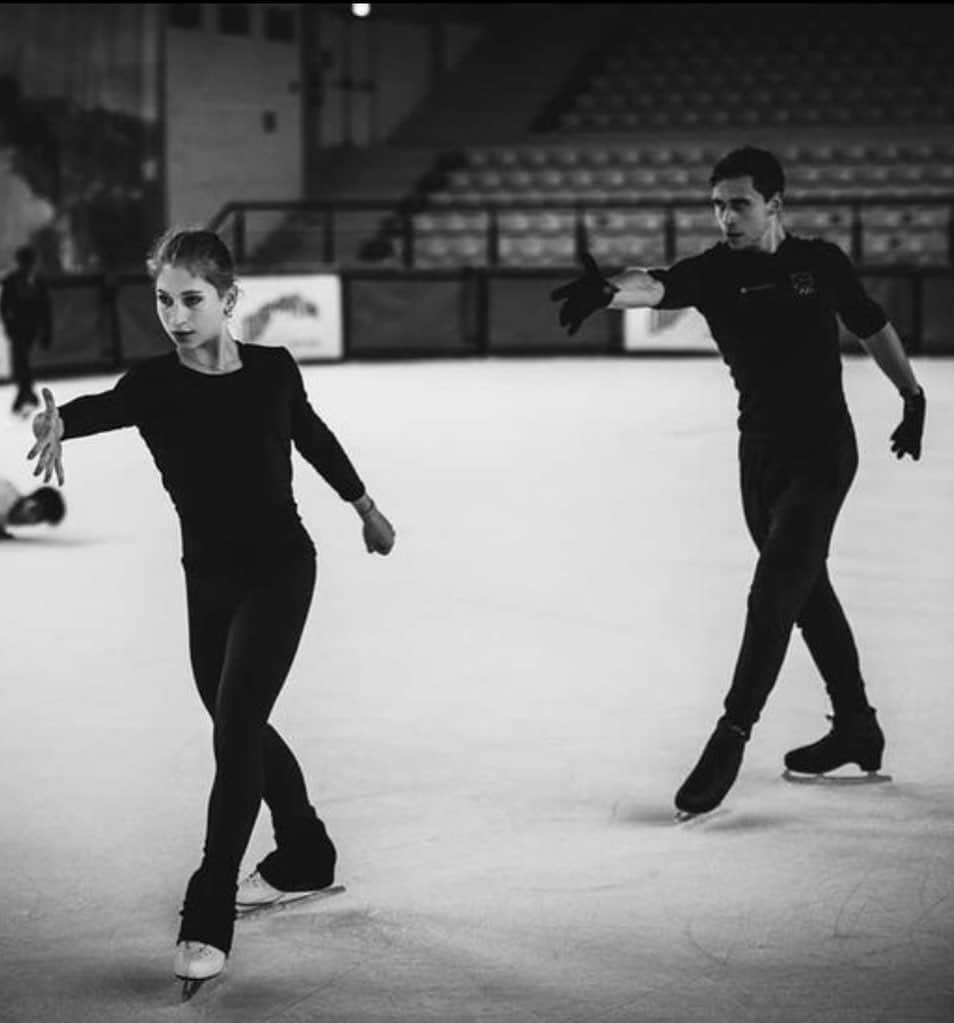 Martin Bidařさんのインスタグラム写真 - (Martin BidařInstagram)「Thank you @benoitrichaud ! It's always a pleasure to work with you and creating amazing moves🖤 Cannot wait to show these pieces of art🔥 #olympicseasonishere 😈  Also thank you to everyone who is helping us to reach our dreams🙏 @czechfigureskating  @victoria_vsc_msmt  @edeaskates  @mkblades  @petr_bidar @mozer_team」9月18日 1時08分 - martinbidar13