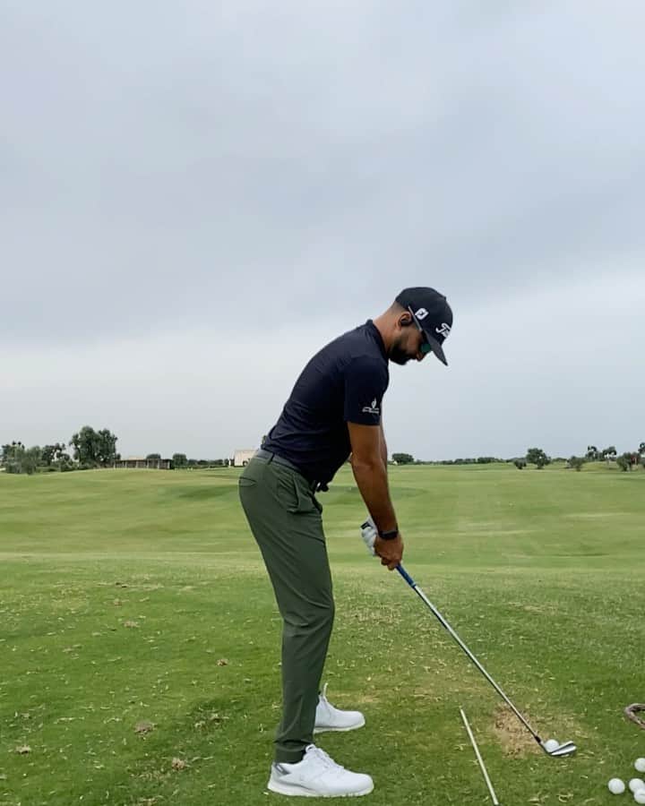 フランチェスコ・ラポルタのインスタグラム：「⚡️⚡️⚡️ —— #hydrogen #jaguaritalia #allianz #titleist #footjoy #borgoegnazia #sandomenicogolf #practice #home」