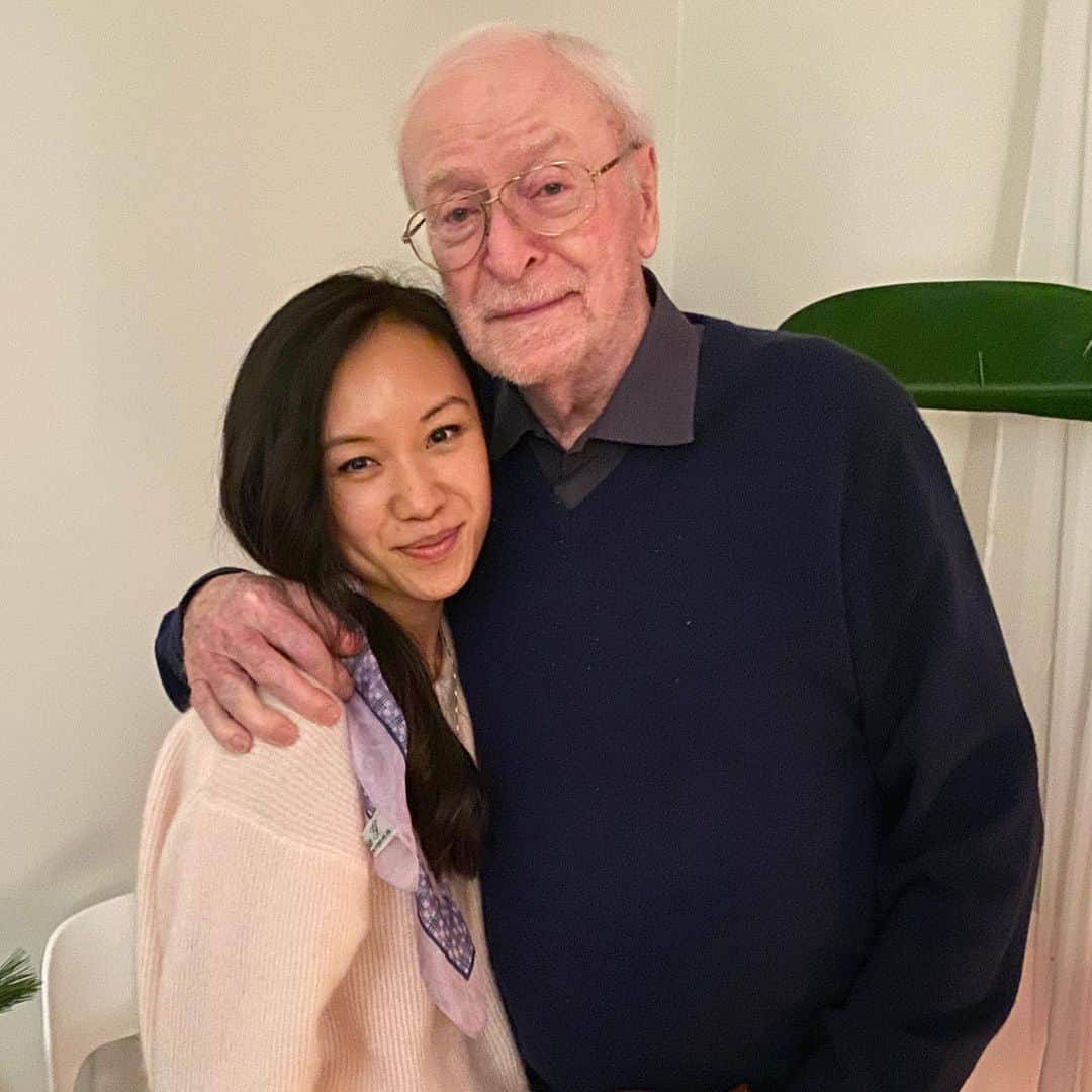 エレン・ウォンのインスタグラム：「#michaelcaine is way nicer in person than he is in the movie. Watch @bestsellersmovie out now in theaters and on demand! It will warm your hearts 💖Got to work with the loveliest bunch on this! #bestsellersmovie.」