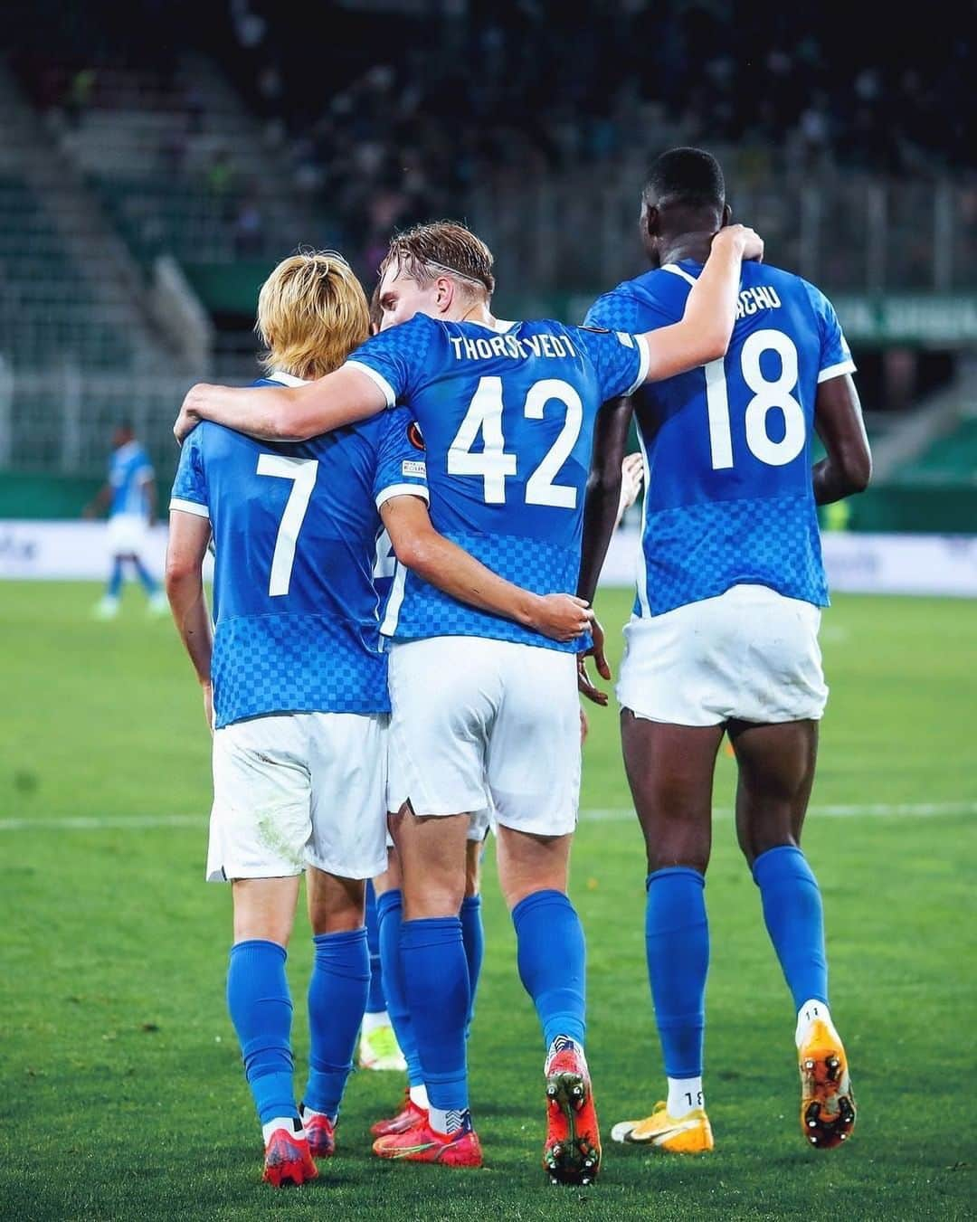 伊東純也さんのインスタグラム写真 - (伊東純也Instagram)「🔵🤍🔵 @europaleague  +3points」9月18日 2時22分 - 1409junya