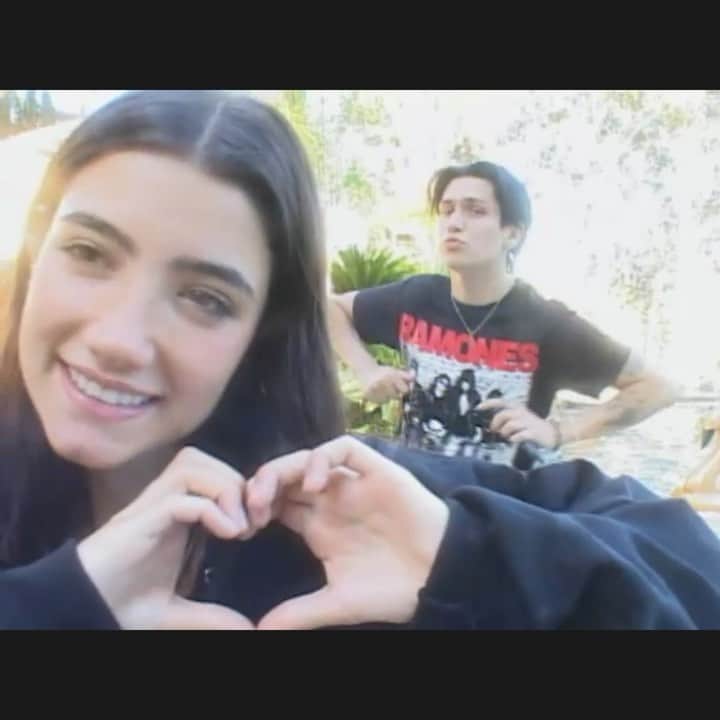 のインスタグラム：「/ HAVE YOU LISTENED TO “TEENAGE HEARTBREAK” by @lilhuddy ? 🎸」