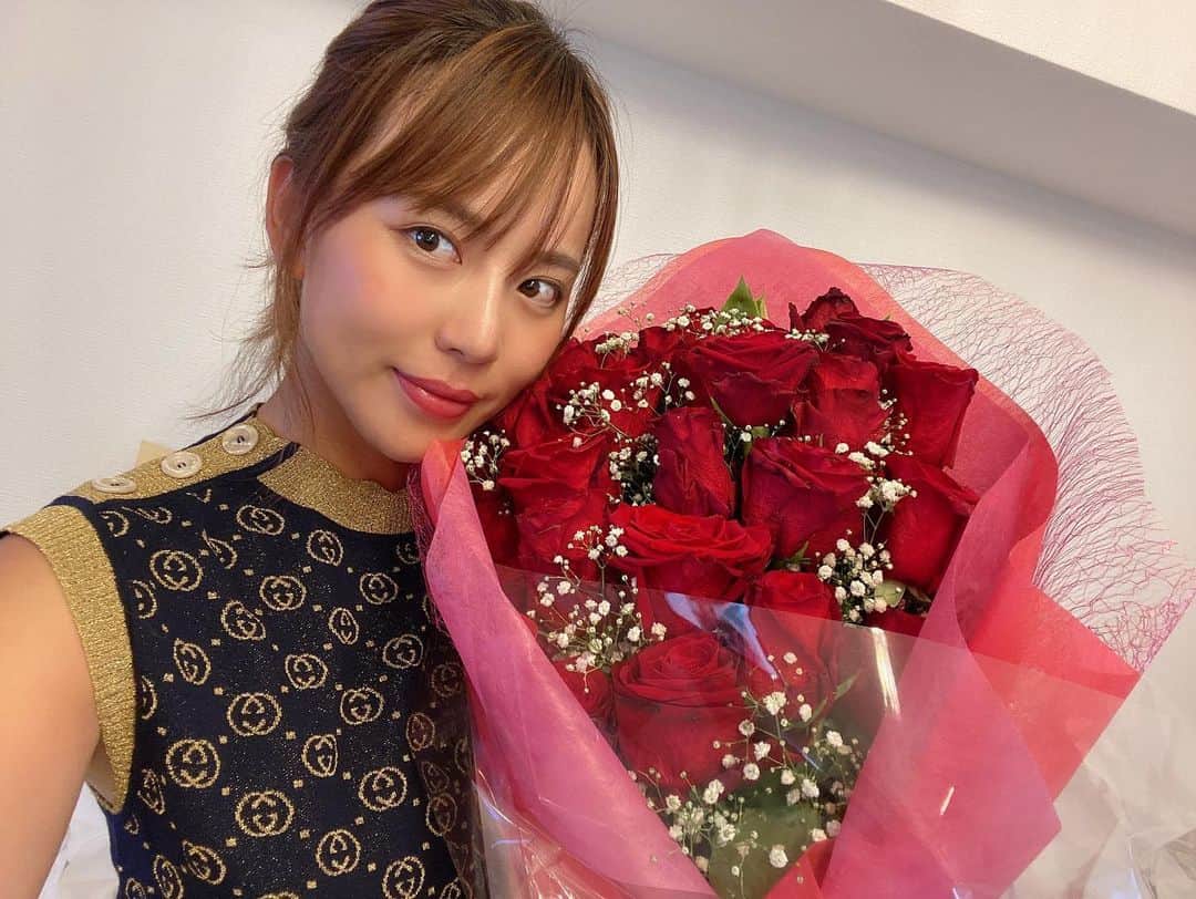 原田怜奈のインスタグラム：「今月誕生日を迎えました☺️ いつも 応援ありがとうございます。 良い報告もできていないのに ずっと応援してくれる スポンサー様、 周りの方々 感謝でしかありません。 これからも マロンとモカと一緒に 笑っていれるように 私も今まで以上に磨きます。 これからも宜しくお願いします。 早くコロナが収まって みんなとゴルフができますよーに！ . . . . . #28歳　#誕生日　#女子ゴルファー　#ゴルフ　#GOLF」