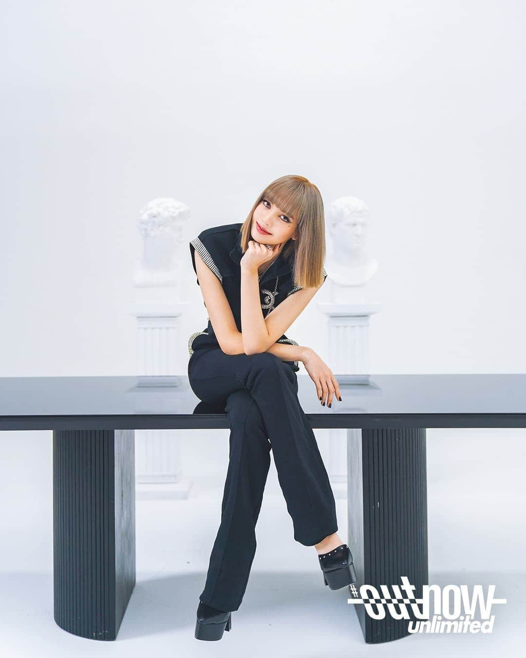 リサさんのインスタグラム写真 - (リサInstagram)「OUT NOW UNLIMITED BTS PHOTOS . . . #LISA #LALISA #리사 #블랙핑크 #BLACKPINK #LALISAMANOBAN #LALISAMANOBAL #blackpinklisa #lisablackpink」9月18日 13時55分 - lisa.blackpink