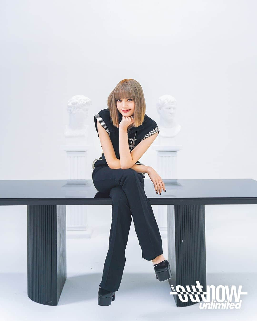 リサさんのインスタグラム写真 - (リサInstagram)「OUT NOW UNLIMITED BTS PHOTOS . . . #LISA #LALISA #리사 #블랙핑크 #BLACKPINK #LALISAMANOBAN #LALISAMANOBAL #blackpinklisa #lisablackpink」9月18日 13時55分 - lisa.blackpink