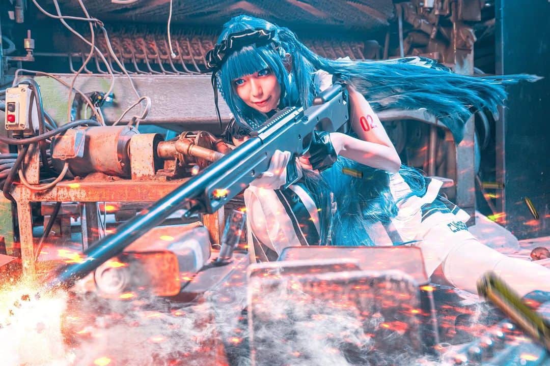 優月心菜のインスタグラム：「サイバーメイド2号機  photo byミナケンさん  #メイド #メイド服 #サイバーメイド #戦うメイドさん #ライフル #拳銃 #被写体 #コスプレイヤー #コスプレ #cosplayer #Continue #studiocontinue #epetice」