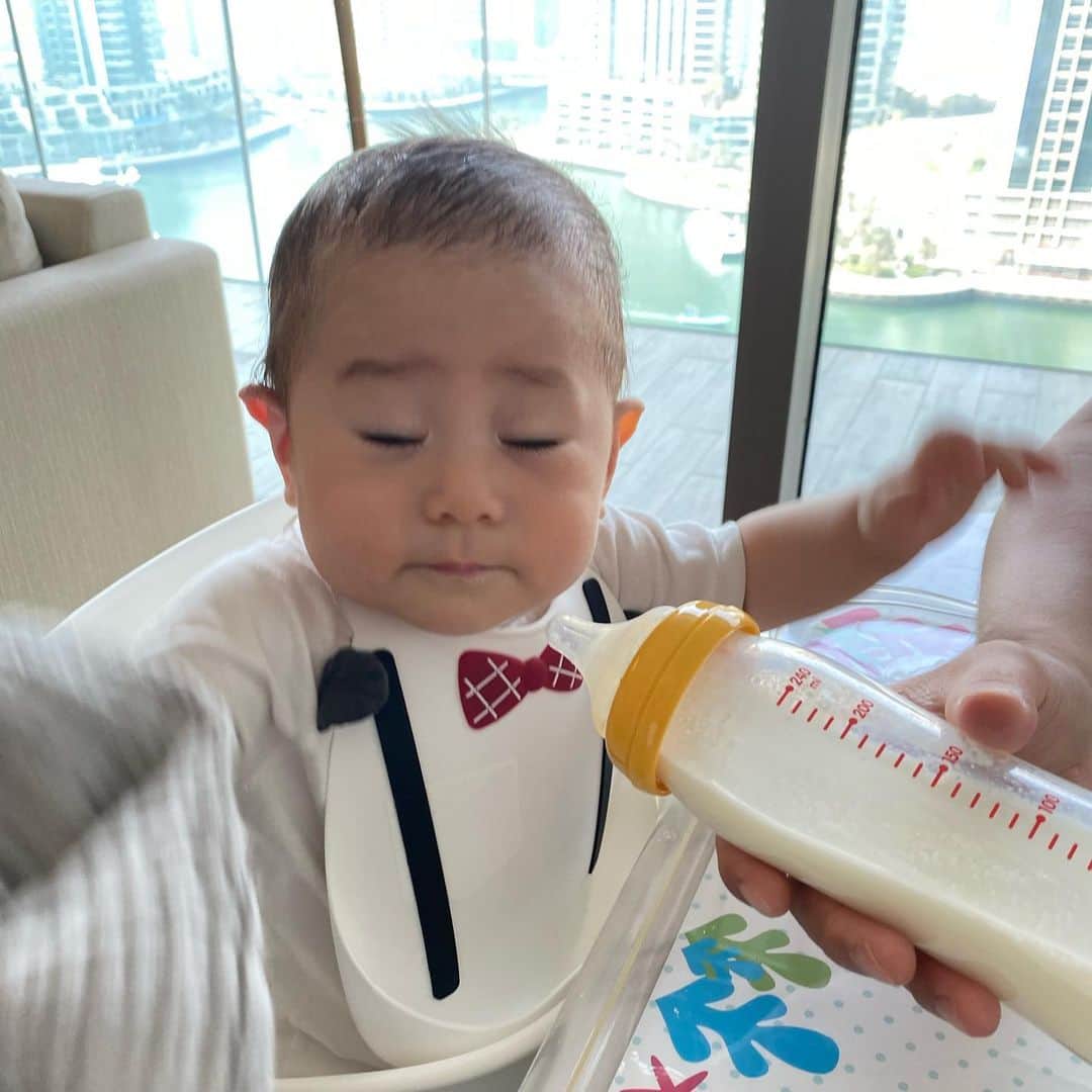 小泉里子のインスタグラム：「あ〜今日は眠いな〜🥱 息子と一緒に昼寝しよ。」