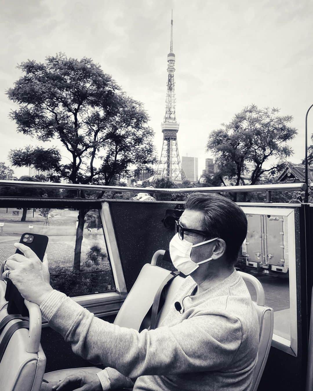 香取慎吾さんのインスタグラム写真 - (香取慎吾Instagram)「貴一さんと東京タワー  優しすぎるので緊張がほどけすぎそうになる大先輩です。 9月18日 貴一さんお誕生日おめでとうございます！ #中井貴一 #東京タワー #香取慎吾」9月18日 7時08分 - katorishingo_official