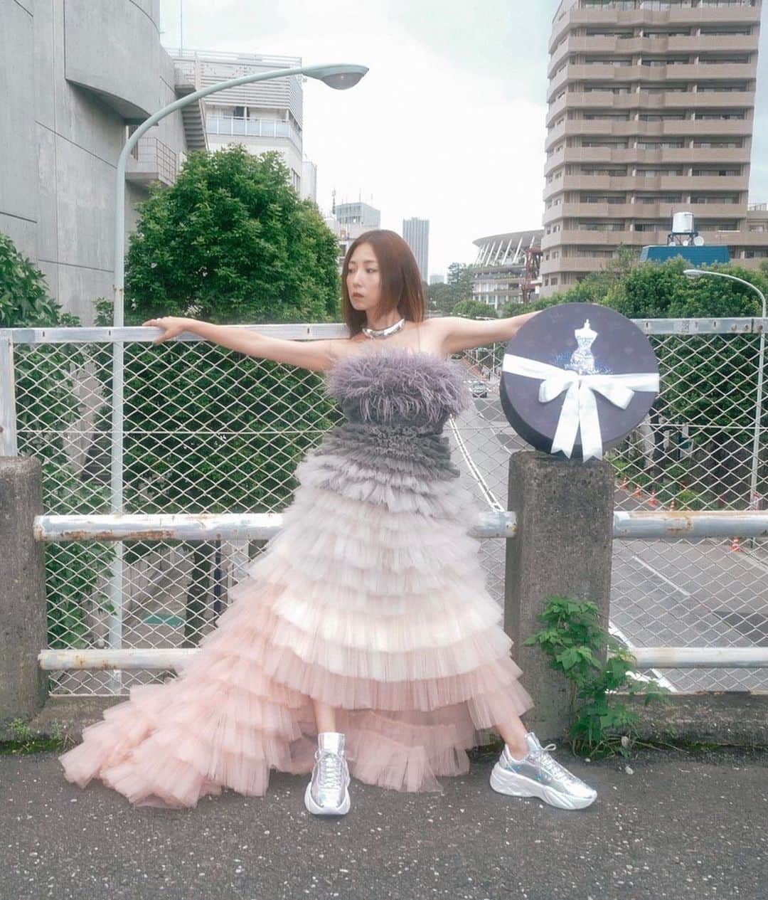MEGUMIのインスタグラム：「オニツカタイガーが Amazon Orizinal Movie 「シンデレラ」とコラボした一足です✨ 今回映画で描かれるのは、夢を実現する為に奮闘する野心に満ちたシンデレラ✨ 現代に生きる新しい女性像を表しています。 何だかグッときますねー💖 スニーカーもガラスの靴のように キラキラ輝いていながら、 アクティブに動けるデザインが最強に可愛いです💙💖  📷@koichicks  👗@masumi_yakuzawa  Thanks @oggyogubone   @onitsukatigerofficial @cinderellamovieofficial  @primevideojp  #OnitsukaTiger」