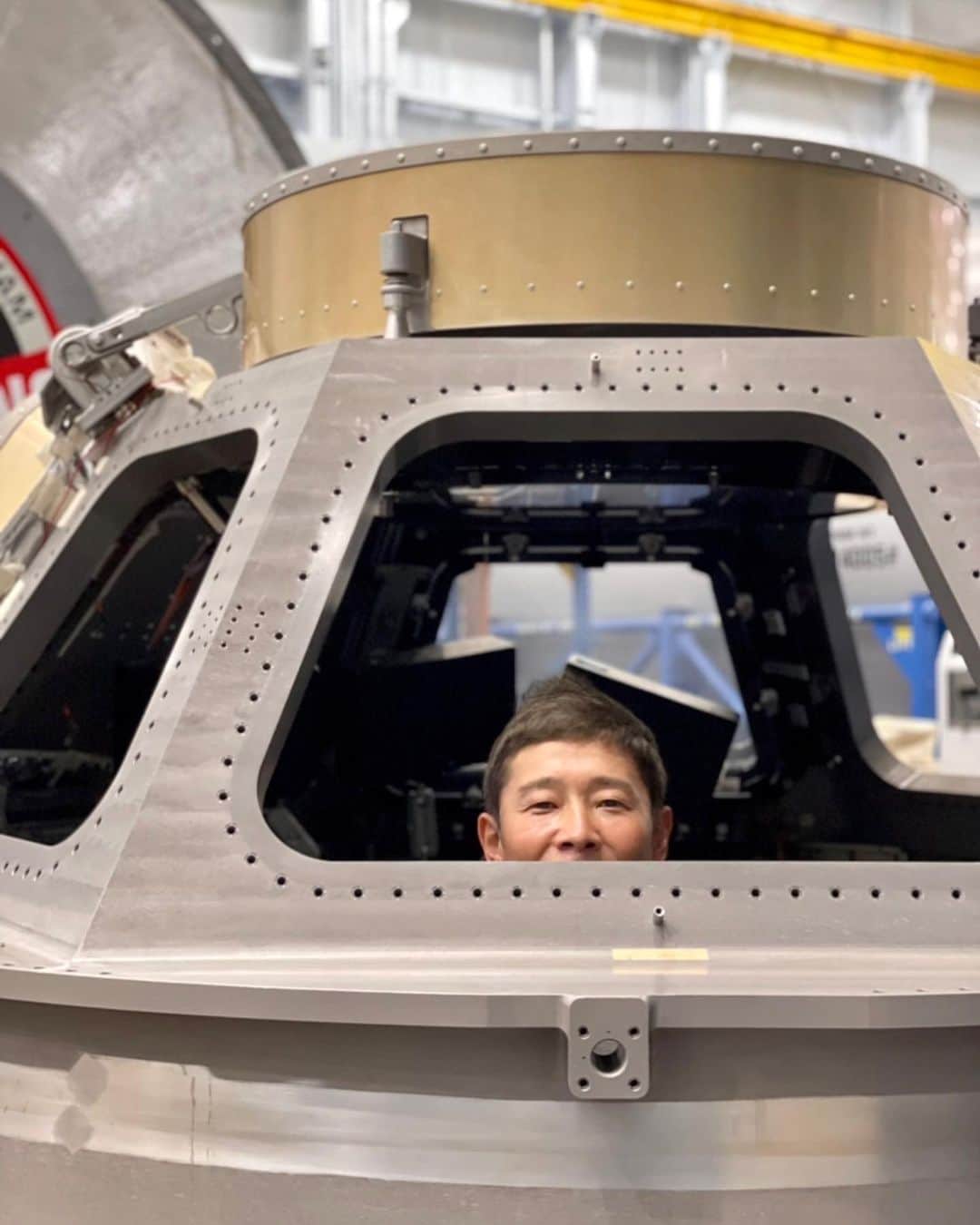 前澤友作さんのインスタグラム写真 - (前澤友作Instagram)「【打ち上げまで82日】NASAでの訓練を無事に終え、これからモスクワでの打ち上げ前の最終訓練に向かいます。写真左は今回一緒に宇宙に行く平野陽三 @yozohirano 、右はバックアップクルーの小木曽 @shunogiso 、3人で同じ訓練を受けてます。 #ISS行ってきます  [T-82 Days] Completing the training at NASA, we are heading to the final training before the launch in Moscow. On the left of the photo is Yozo Hirano @yozohirano , who is going to ISS together this time, and on the right is Ogiso @shunogiso  who is backup crew.」9月18日 9時33分 - yusaku2020