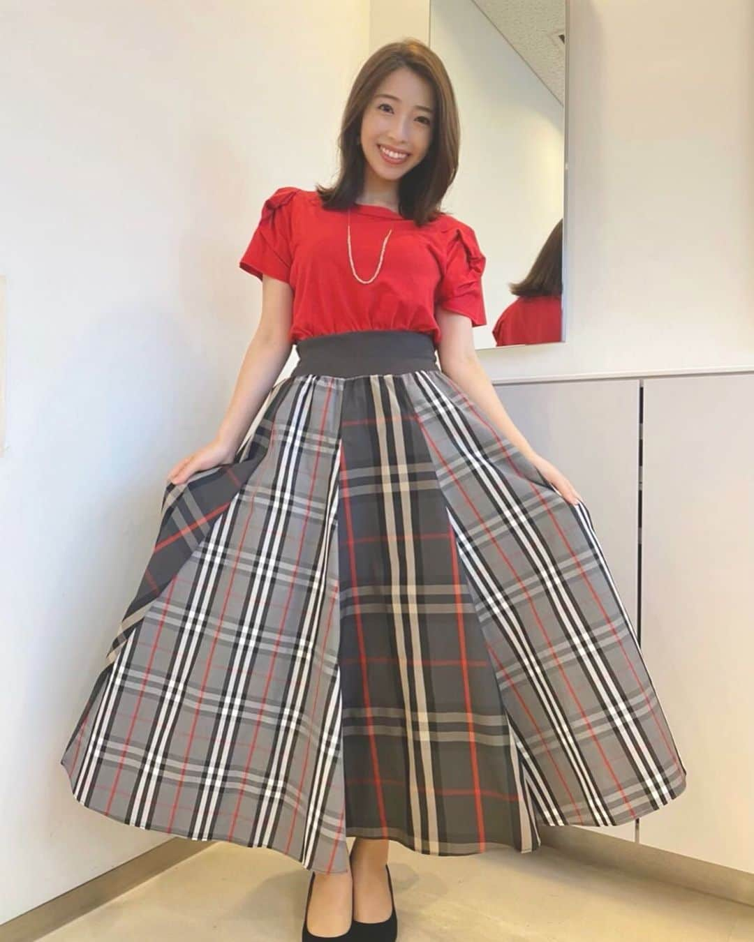 小椋寛子さんのインスタグラム写真 - (小椋寛子Instagram)「今日の衣装👗 おは土をご覧いただいた皆さん ありがとうございました😊 お取り寄せグルメどれも美味しかったです🥰  #おは土 #おはよう朝日土曜日です #ABCテレビ #衣装 #チェックスカート #お取り寄せグルメ」9月18日 10時03分 - ogura_hiroko