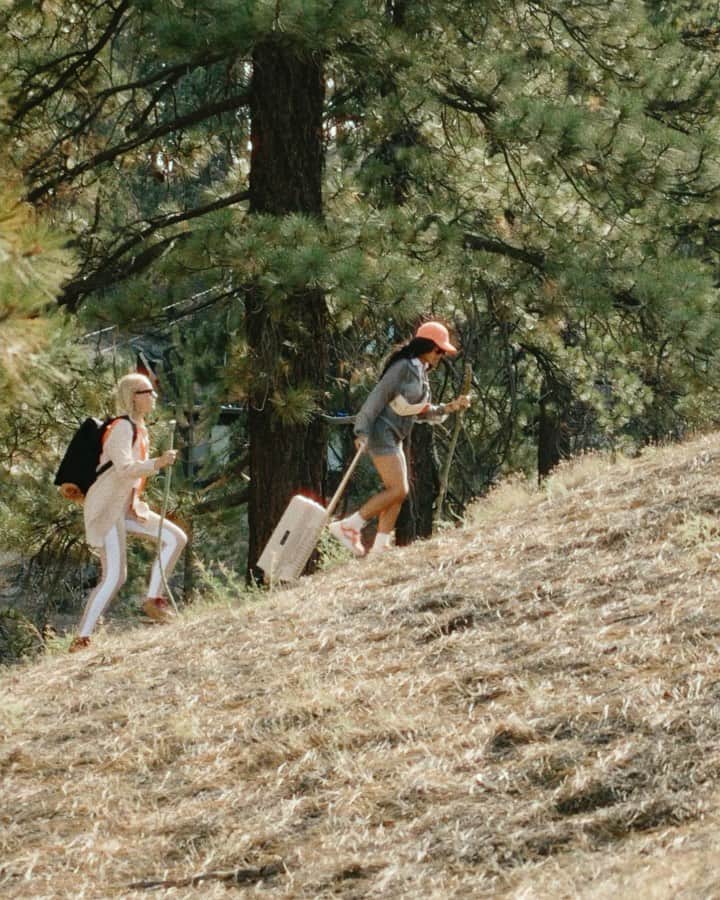 シェイ・ミッチェルのインスタグラム：「Get the shot, test the luggage!! // Béis CAMP 🌲Launching Sept 22 @ 9am!!!」
