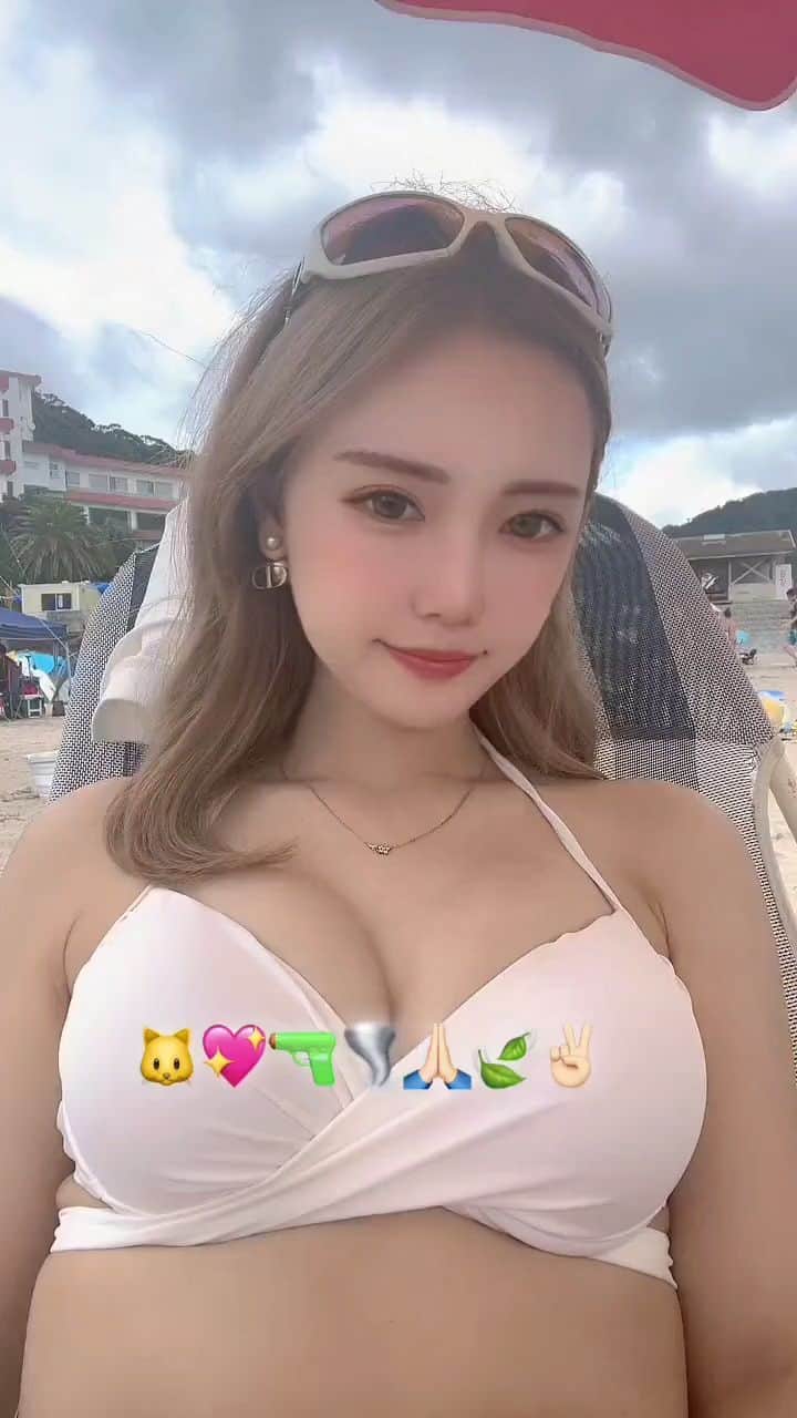 セクシー図鑑のインスタグラム：「* 【🍑セクシー図鑑🍑／プリケツ•おっぱい•ビキニ•美女 @sexy_bijyo】 * * 今回ご紹介させていただくのは、 ゆうかちさん  他にも素敵な投稿が(*´﹀`) ぜひ覗いてみてくださいね🧡 * * 次回もお楽しみに……🥰😍 #美女 #美人 #美人すぎる #色白美女 #美少女 #かわいい #かわいすぎる」
