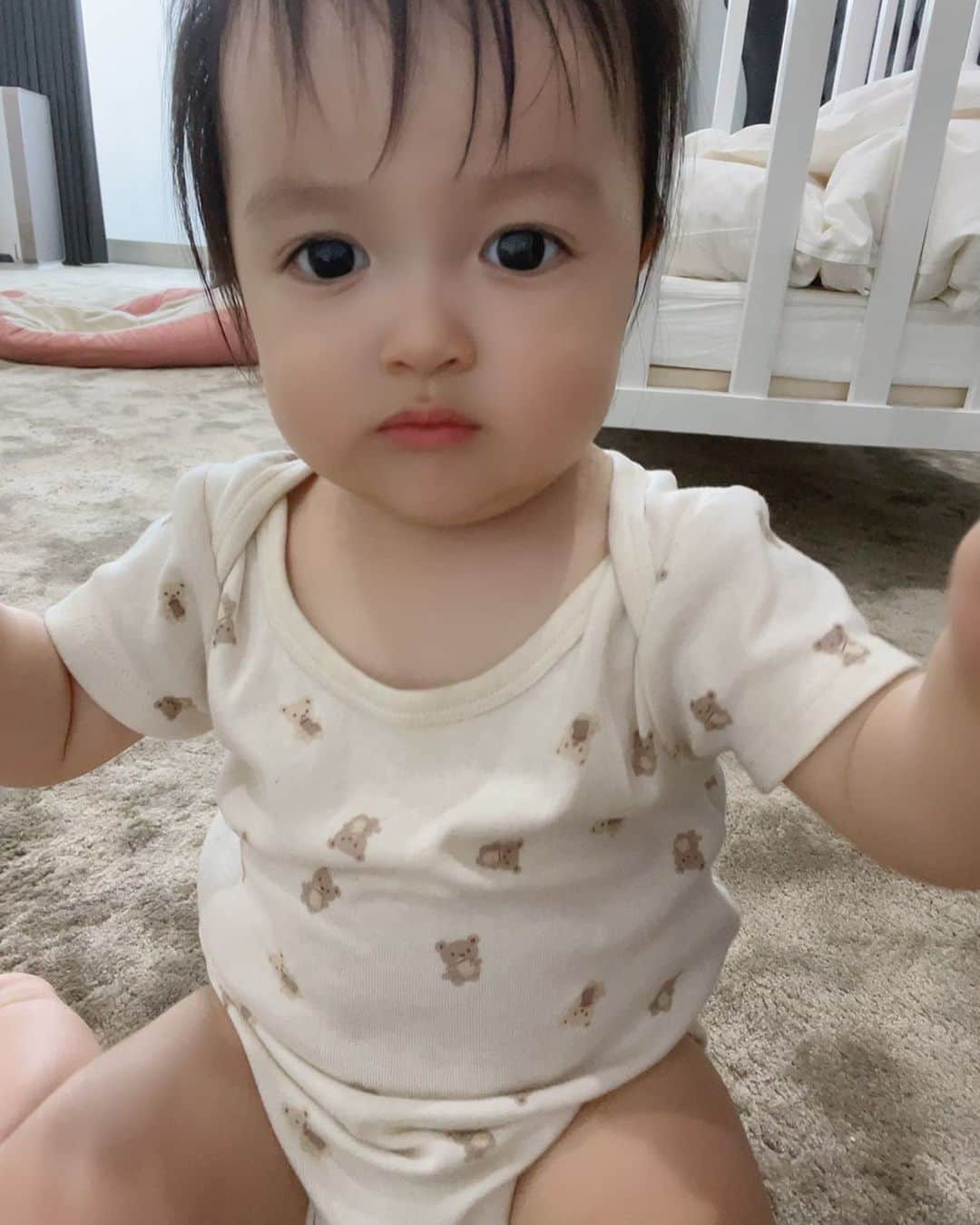 アレクサンダーのインスタグラム：「可愛いこちゃん❤️ ^_^に首マッサージしれたい^_^  #赤ちゃん」