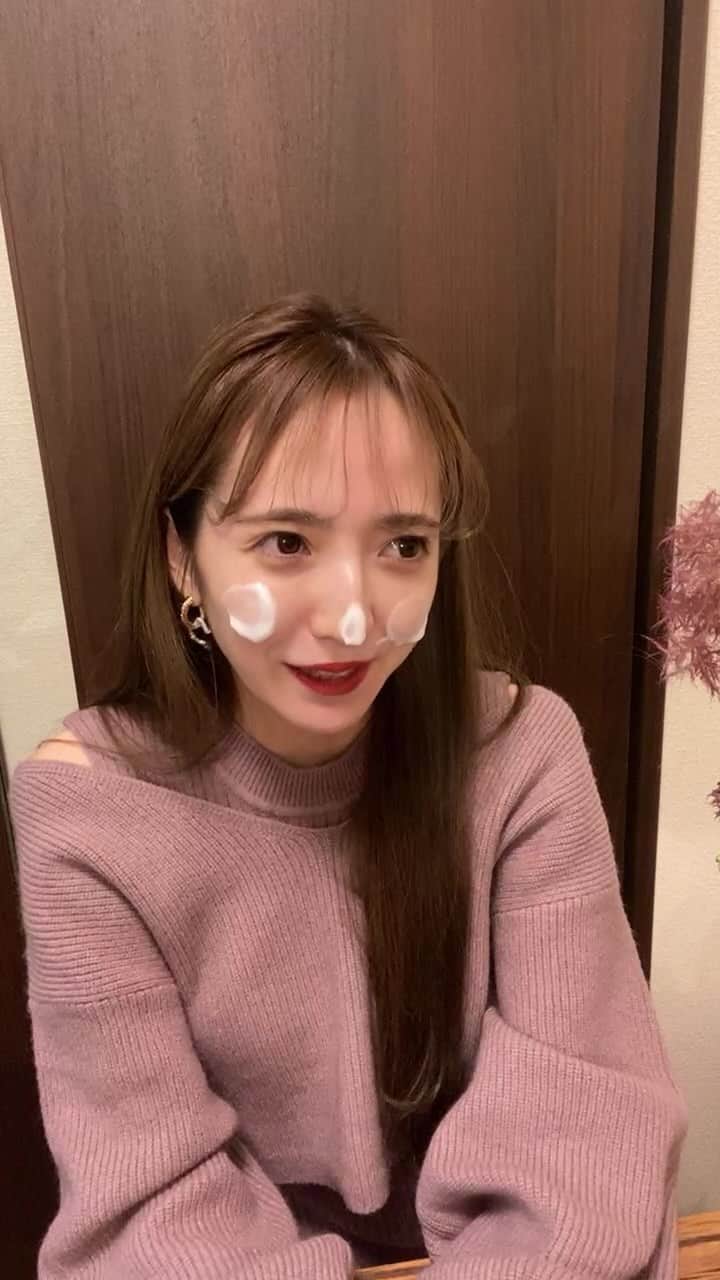 平木愛美のインスタグラム：「夫の存在？が登場〜🤣💕  や、最後無音なのに気づかず喋り続けるハプニング🦖（シュール）  があったりゆるーいliveになりました🧸 皆さんとお話時間楽しいです🧡  今回は炭酸美容液のご紹介💆‍♀️」