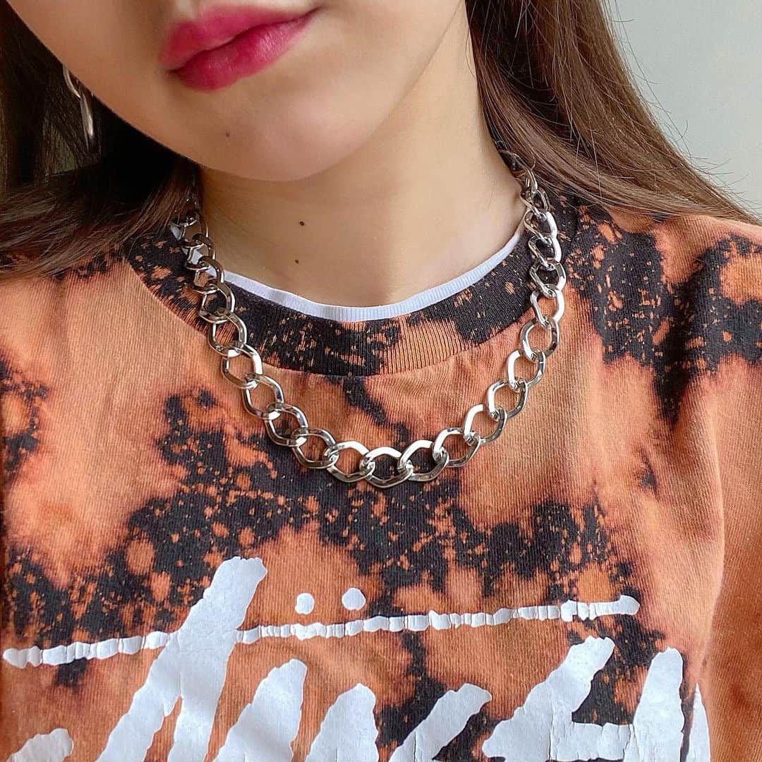 富久美玲のインスタグラム：「_ . 普段こういう大きめのネックレスは 付けないのだけれど私の服装に合った 可愛いネックレスを頂きんか⛓💓 . これはヘビロテになりまするね！！！ .」
