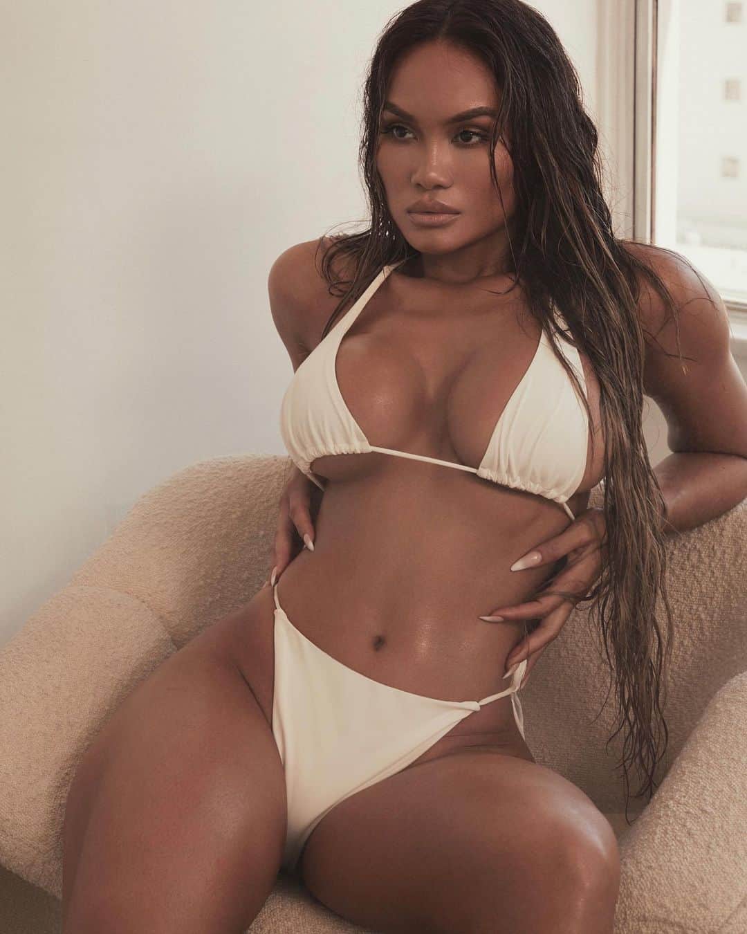 ダフネ・ジョイのインスタグラム：「Feelin way 2 sexy to accept requests」