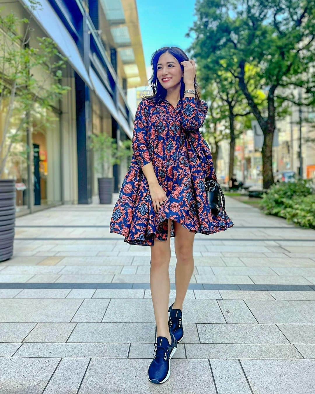 石井里奈さんのインスタグラム写真 - (石井里奈Instagram)「こんにちは☀️ . もうすぐスポーツの秋🍁🧡 少し涼しくなって運動しやすい季節になってきましたね✨ ということで新しいスニーカーを👟❣️ . @newbalance の、新色が発売された人気シリーズNB NERGIZE LUX👟❣️✨ スポーツからカジュアルまで、心地よくサポートしてくれて、ジョギング、フィットネス、ウォーキング、トラベルカジュアルの5way👏💕✨ . 早速私もスポーツシーンとデイリーシーンでコーディネート🧡 . トレンド感ある透け感をイメージされたカジュアルシューズ✨後ろのロゴの入り方がすごくかっこよくて、後ろ姿までキマります❗️ . 7枚目〜9枚目✨ BEAYA SLIP-ONというシリーズ🧡脱ぎ履きしやすいスリッポンタイプでとにかく楽！しっかり足にフィットして動きやすくてスポーツにも🙆‍♀️クッションも弾力性があって長時間も動きやすかったよ🧡 . ぜひチェックしてみてね❣️ . #newbalance #ニューバランス #NB #NBNERGIZELUX #BEAYASLIPON #FiNC #newbalance_FiNCアンバサダー #PR #スポーツの秋 #スポーツ #スポーツコーデ #スポーツウェア #トレーニングウェア #スニーカー #スニーカー女子 #フィットネス女子 #フィットネス #フィットネスウェア #fitness #fitnessgirl #スニーカーコーデ #カジュアルコーデ #カジュアルファッション #casualstyle #casualoutfit #ジムウェア #ジム女子 #トレーニング女子 #ランニング #ランニング女子」9月18日 12時46分 - ri7tin1025