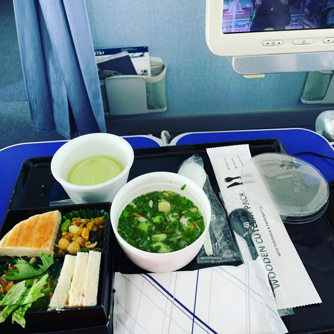 金村義明さんのインスタグラム写真 - (金村義明Instagram)「飛行機✈️飛ぶか心配したけど 全然大丈夫！伊丹空港着いたら晴れてるがなー 茶屋町接骨院直行して、治療！ たっぷり2時間半、身体スッキリ 天神橋四丁目の情熱A.go.goカレー！ オムカレー、メンチカツ&福神漬け&卵&ガーリック🧄トッピング 免疫力アップ⤴️⤴️⤴️⤴️⤴️ 関西テレビへ」9月18日 13時06分 - yoshiaki_kanemura