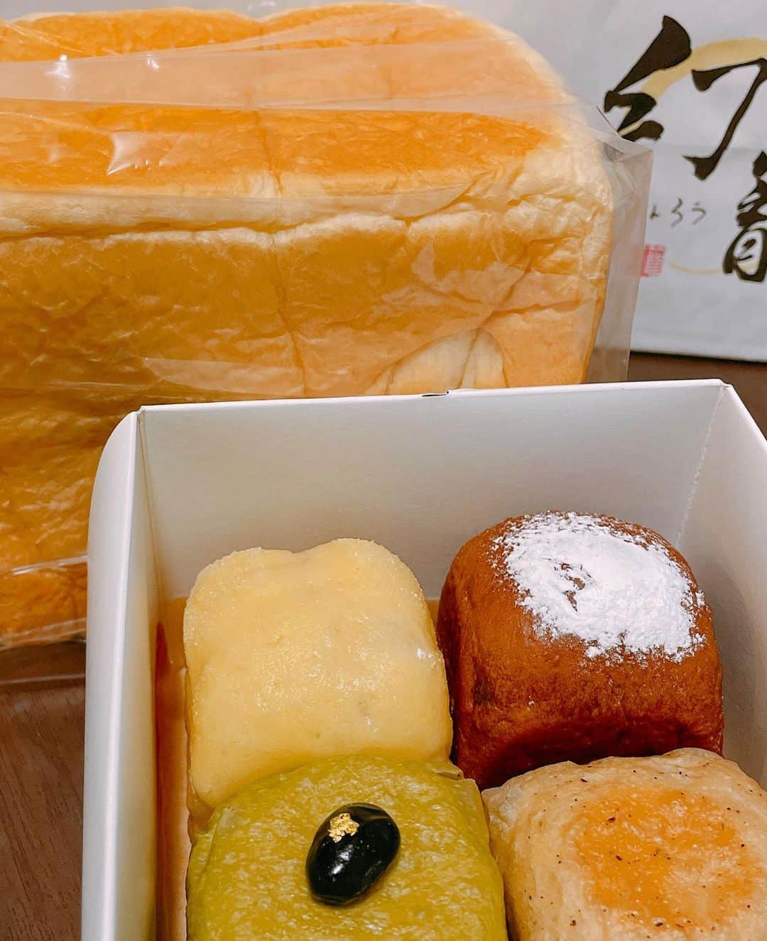 RIONAさんのインスタグラム写真 - (RIONAInstagram)「.  9/16 泉にOpenした『幻蘢』🍞  早速買いに行ってきたよ〜✨  Open期間だけ特別にトリュフバターもらえるみたい❣️  生食メロンパン美味しいからぜひ行ってみてね😘  #幻蘢#名古屋パン#パン屋さん #名古屋名物#名古屋 #dance#party#event#dancer #follow#followme#l4l#l4f#Japanesegirl #キャスト募集#ダンサー募集 #名古屋キャバクラ#すすきの#中洲川端 #北新地#中洲」9月18日 13時14分 - riona_bestita