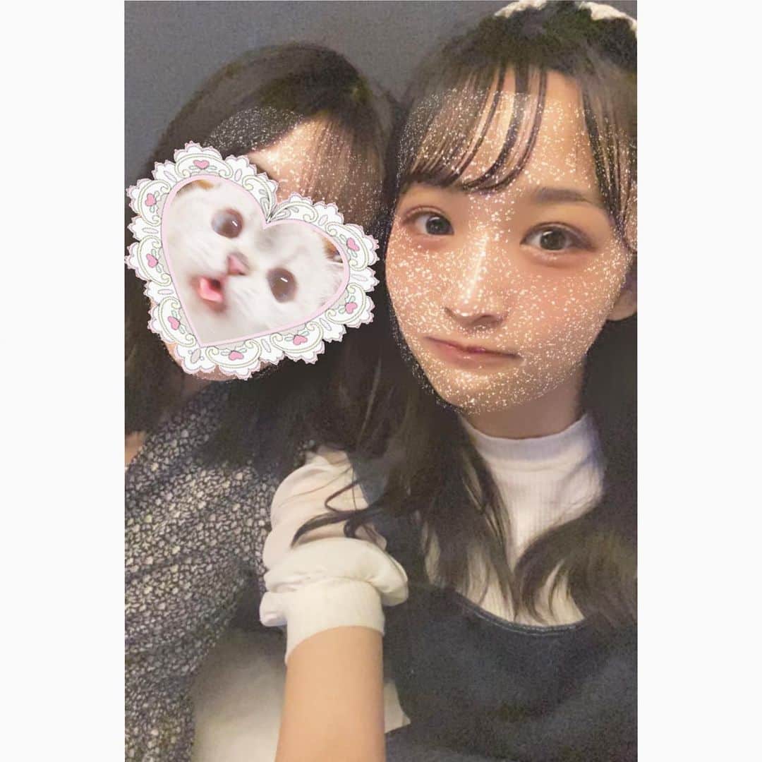 のインスタグラム：「。 お姉ちゃんと☺︎  　  この日は夜2人でメイクして髪巻いて、沢山写真撮った🖤  皆んなは兄弟いるー？  #ニコラ　 #中山あやか」