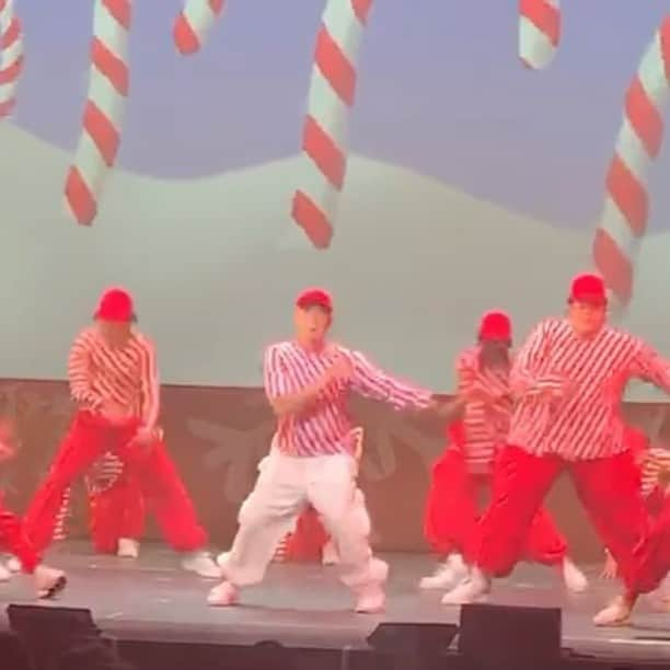 アダム・シャンクマンのインスタグラム：「I’m the dude in the white pants dancing with a bunch of kids 35 years at least younger than me 2 Christmas’ ago in front of A LOT OF PEOPLE doing hip hop which is seriously not hot on a 55 year old of my cultural  origin and still having the freaking time of my life. Thank you @therealdebbieallen for almost killing me. #happynationaldanceday!!!」