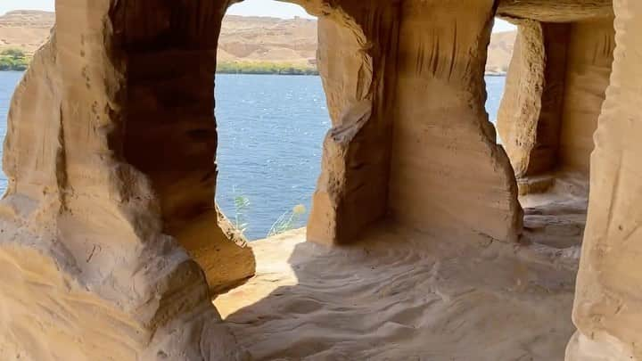 クリスタル・ハリスのインスタグラム：「Cruise Day 4 @nourelnil ⛵️ ⁣⁣ ⁣⁣ Gebel Silsileh. Here, the Nile, flowing between two mountains ranges, is at its narrowest. We were one of the few visitors at this site today. We visited the small temple of Horemheb and walked through the sandstone quarries, where ancient Egyptians cut stone for many of their most famous temples. The views of the Nile from here are so picturesque and this whole trip has felt like being in a dream. ⁣⁣ ⁣⁣ ⁣⁣ Video: @jeremybrookover⁣⁣ Guide: @adelonline73⁣⁣ ⁣ #egypt #nourelnil #nileriver #luxor #nile #crystalhefner #passionpassport #beautifuldestinations #love #adventure #travelmore #travel #wanderlust #explore #quarry #temple #gebelsilsileh #aswan⁣」