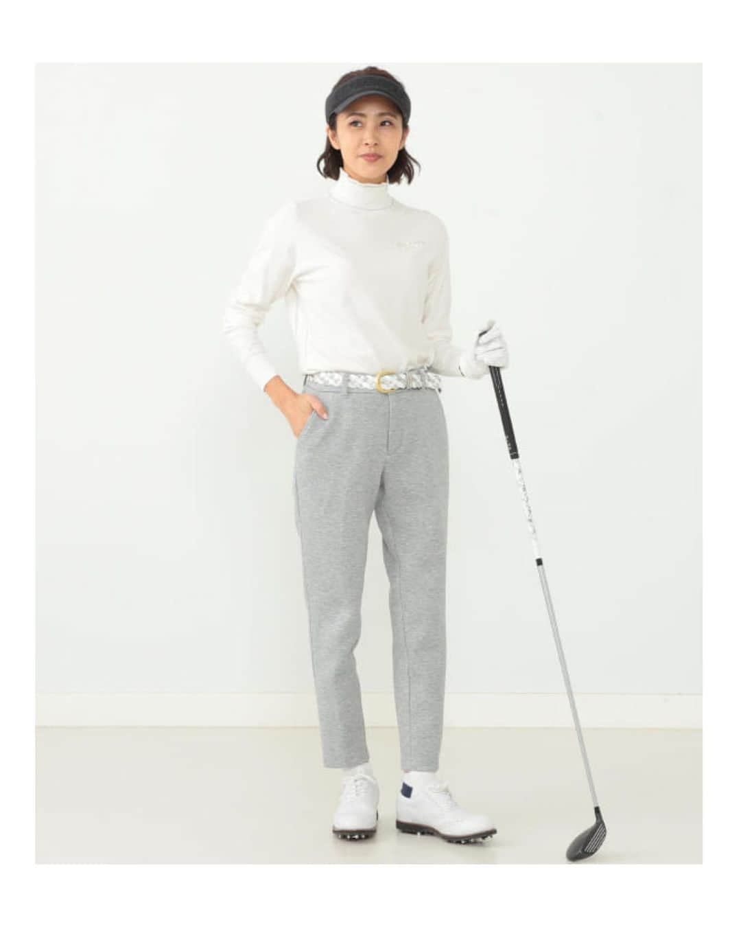 坂元美香さんのインスタグラム写真 - (坂元美香Instagram)「こんにちは！  BEAMS GOLFのecサイトの モデルをさせていただきました⛳️ @beamsgolf   昔からのフォロワーさんは 知ってくださっていると思いますが ラウンドデビューのときからほとんど ずっとBEAMS GOLF着てるし 練習バックもグッズもほとんどが BEAMS GOLFなくらい大好きなので 本当に嬉しいです！  BEAMS GOLF の中でも「PURPLE LABEL」は 伝統的なゴルフスタイルを踏襲しながら、 シルエットや色使いで現代性を表現した スタイルを追求するレーベル。 遊び心を持った大人のゴルファーのための 上品で艶のあるスタイルです。  このニットはすごく着心地が良くて 私はネイビーを予約しようと思っています💕  ゴルフを初めてまだ2年半ですが、 ずっとゴルフ関連の仕事をしたかったので 想いが叶って嬉しいです！  機会がございましたら是非 店頭やwebサイトで商品を ご覧いただけますと嬉しいです！  #beamsgolf #beams #golf #ゴルフウェア #ビームスゴルフ #ゴルフ女子 #大人女子ゴルフ #大人女子ゴルファー」9月18日 15時49分 - mika_saka