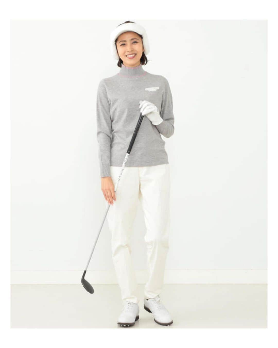 坂元美香さんのインスタグラム写真 - (坂元美香Instagram)「こんにちは！  BEAMS GOLFのecサイトの モデルをさせていただきました⛳️ @beamsgolf   昔からのフォロワーさんは 知ってくださっていると思いますが ラウンドデビューのときからほとんど ずっとBEAMS GOLF着てるし 練習バックもグッズもほとんどが BEAMS GOLFなくらい大好きなので 本当に嬉しいです！  BEAMS GOLF の中でも「PURPLE LABEL」は 伝統的なゴルフスタイルを踏襲しながら、 シルエットや色使いで現代性を表現した スタイルを追求するレーベル。 遊び心を持った大人のゴルファーのための 上品で艶のあるスタイルです。  このニットはすごく着心地が良くて 私はネイビーを予約しようと思っています💕  ゴルフを初めてまだ2年半ですが、 ずっとゴルフ関連の仕事をしたかったので 想いが叶って嬉しいです！  機会がございましたら是非 店頭やwebサイトで商品を ご覧いただけますと嬉しいです！  #beamsgolf #beams #golf #ゴルフウェア #ビームスゴルフ #ゴルフ女子 #大人女子ゴルフ #大人女子ゴルファー」9月18日 15時49分 - mika_saka