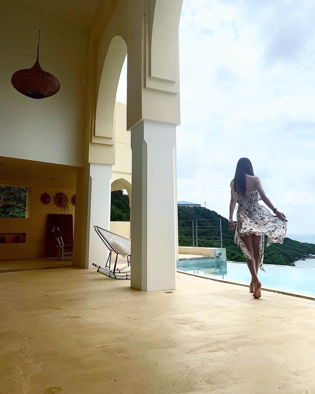 山崎みどりさんのインスタグラム写真 - (山崎みどりInstagram)「Hotel［RIAD LAMP］ @riadlamp  南城市にあるモロッコスタイルのホテルは一日5組限定。  時が止まったみたいに静かな空間で プールはインフィニティプール♡  お部屋は沖縄というよりモロッコに来た気分になるお部屋でかなり落ち着く空間🍹  お風呂がメインのお部屋🛁✨  #時差投稿 #過去pic  ────────────────────────── #riadlamp #リアドランプ#南城市#リゾートホテル #resorthotel#モロッコ#モロッカン#moroccostyleّ」9月18日 17時50分 - midori_yamasaki_