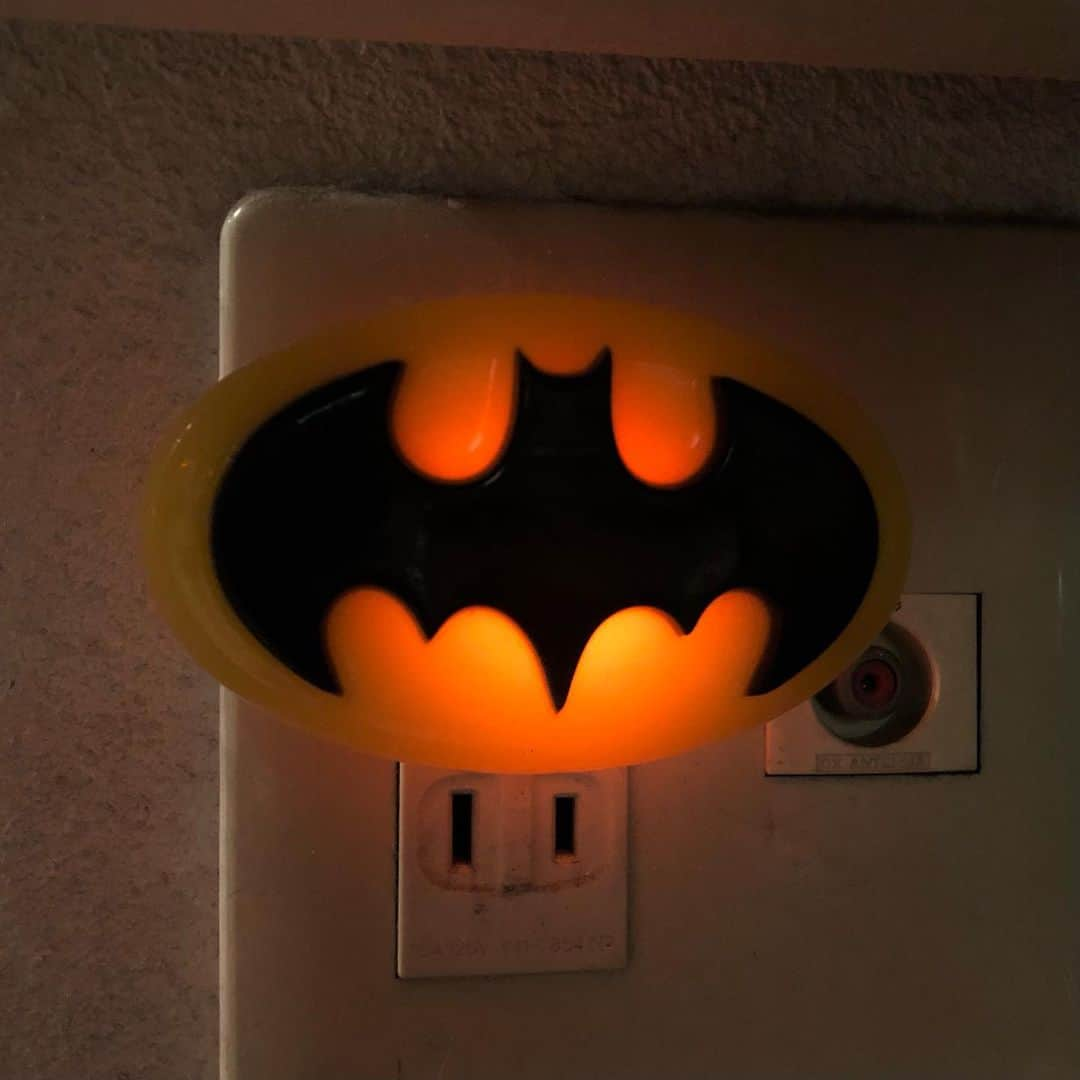 おもちゃやSPIRALさんのインスタグラム写真 - (おもちゃやSPIRALInstagram)「80's BATMAN Night Light入荷しました！ 優しい明るさです！ 4000yen+tax🦇✨」9月18日 18時41分 - spiral_toy