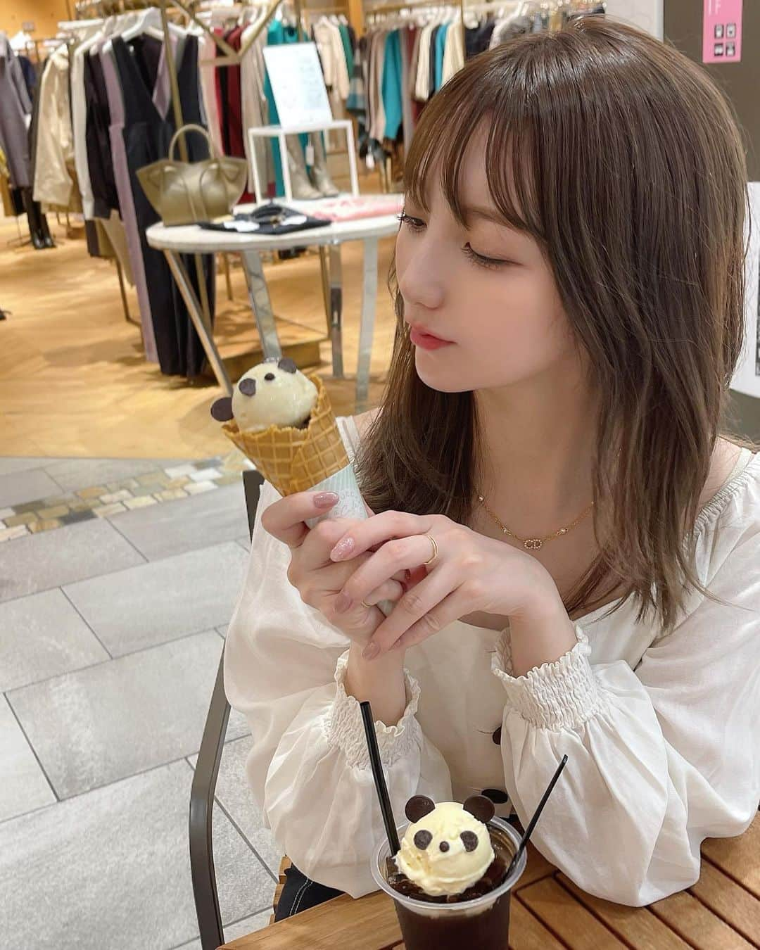 堀みづきさんのインスタグラム写真 - (堀みづきInstagram)「ジェラピケカフェ🍨🐼🤍 アイスもフロートもぱんだがかわいくて幸せだった…💘 バニラのジェラートがおいしいよ🤤 . #gelatopique #gelatopiquecafe #cafe #パンダ #ジェラピケカフェ　#パンダマニア」9月18日 18時42分 - mizuki_027