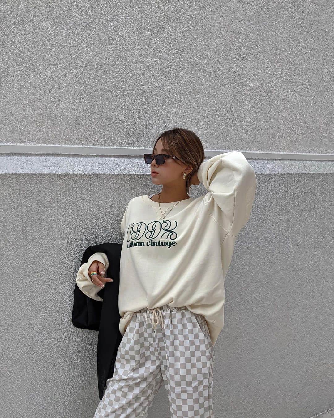 MIRAI TAKASHIMAさんのインスタグラム写真 - (MIRAI TAKASHIMAInstagram)「わんとーんこーでってきゃわいいよね😇💕 さりげなくgreenが入ってるのもかわいい😇  わんぴで着るのも好きなんだけど、 ずるずるできるのももっとすき✌️💕 みんなはどの着方がすきー？  #aclent #sweatshirt #unisex」9月18日 19時15分 - miiiiiraixx