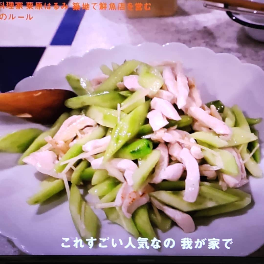 三瓶さんのインスタグラム写真 - (三瓶Instagram)「栗原はるみさんがテレビで作ってたやつが美味しそうだったので、作ってみました。 よくできました。  #栗原はるみ #セブンルール #鶏肉#きゅうり #しょうが #塩 #鶏ガラの素 #全部#長細く」9月18日 19時39分 - sampei1123