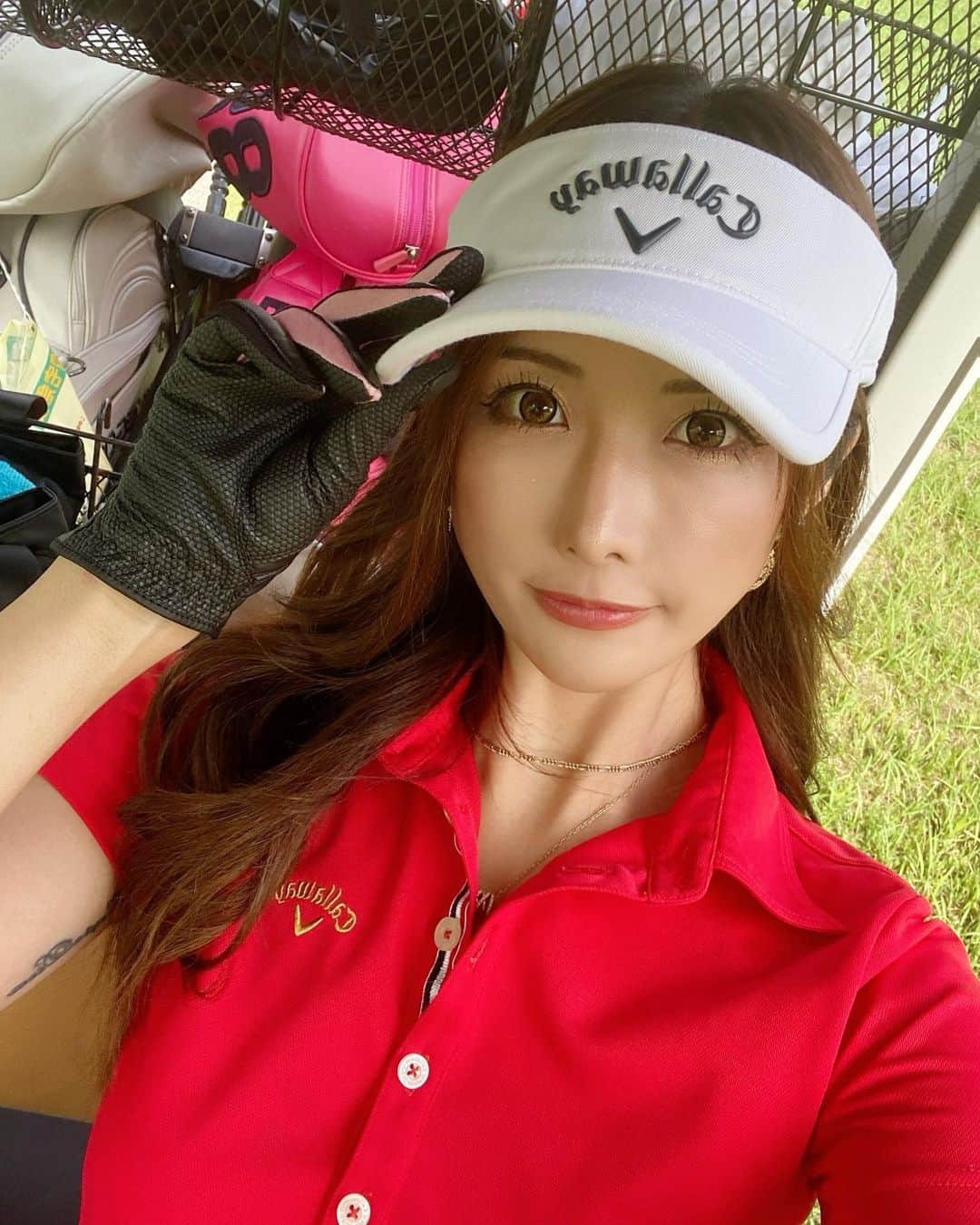 CHIHAさんのインスタグラム写真 - (CHIHAInstagram)「人生2回目コース⛳️  動画何枚か載せたよ❤️ 最初の動画のときと、最後の動画比べたら少し成長した気がする..？😍  最近ゴルフが楽しいなぁ💓 早く迷惑かけないくらいに上達したい🥺‼︎  Thank you for @golftriggerofficial ⛳️  #ゴルフ #ゴルフ女子 #ゴルフウェア #ゴルフコーデ #ゴルフ初心者 #ゴルフ初心者女子 #総丘カントリー倶楽部 #golf #callaway」9月18日 19時54分 - chiha6170