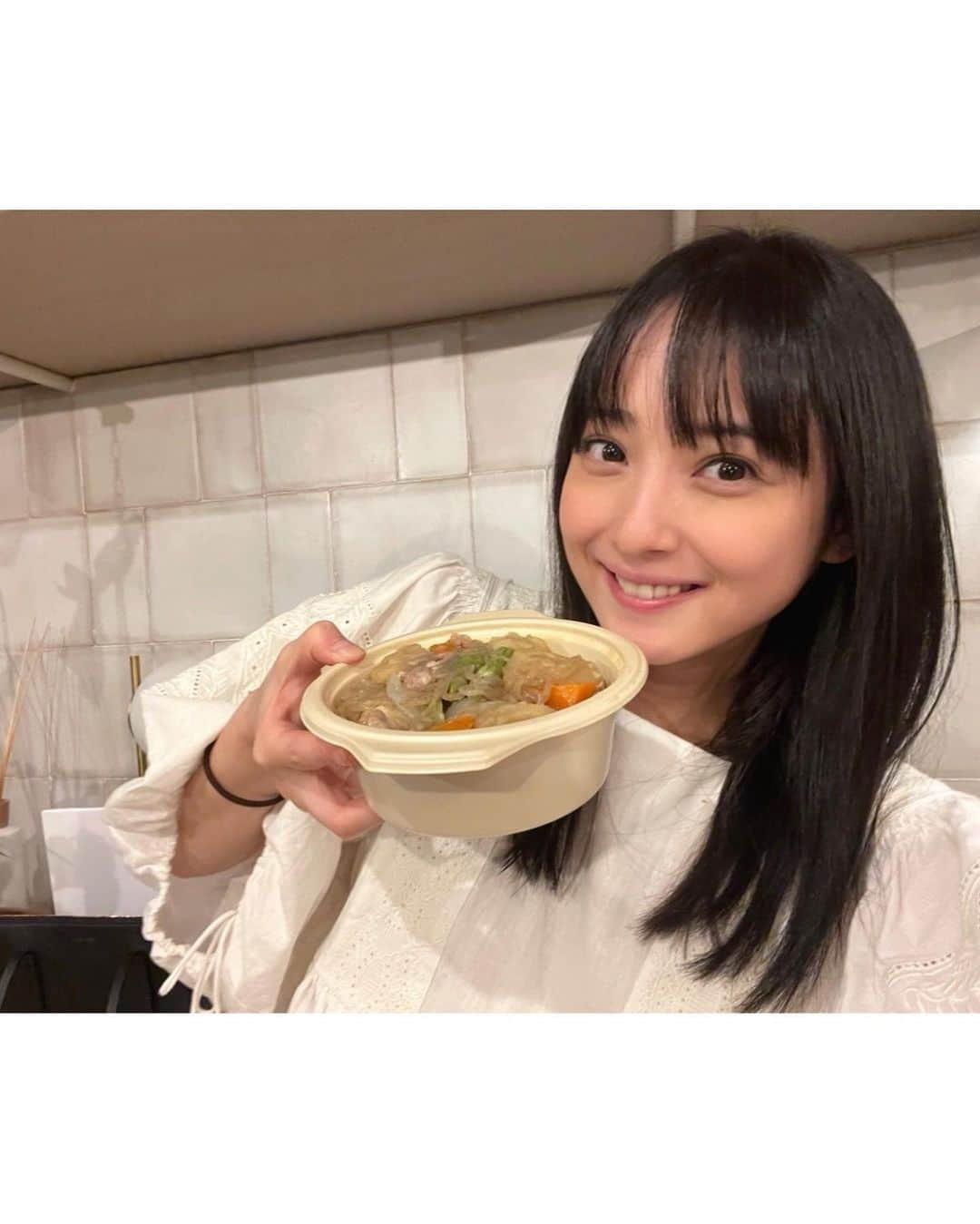 佐々木希さんのインスタグラム写真 - (佐々木希Instagram)「ご馳走✨ 大好きな藤あや子さんの手料理❤️ 夢に希ちゃんが出てきたからご飯作らなきゃって思ってくれたみたいで、朝から作ってくださったようで…🥺 愛情たっぷりで、そして美味し過ぎて心に染みた… 舞台も観てくださり、素敵な感想もくださいました。 愛に溢れていて、心も姿も全てが美しい方🌹 いつかあや子さんの様な人になりたいなぁ。  #藤あや子 さん」9月18日 21時13分 - nozomisasaki_official