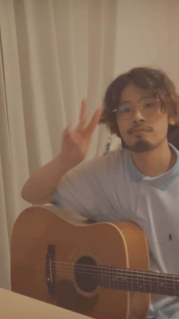 のインスタグラム：「ギリギリの高さっ なんとか歌えました🥲  #シャッター #優里 #弾き語り #カバー曲  @yuuri__music__official」