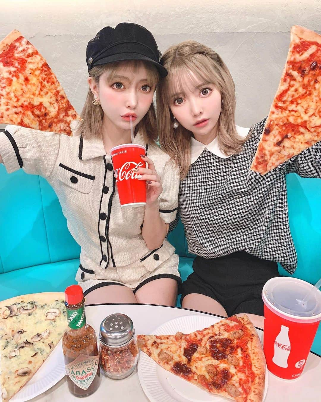 吉川ちえさんのインスタグラム写真 - (吉川ちえInstagram)「🍕🌟🍕🌟🍕🌟🍕 ちかさんとピザ食べたぁ🥺🍅 麻布十番にある ✅pizza club😎💖💖 . アメリカン🇺🇸🍟な感じの ピザが美味しかった~😇💋 . ピザにやっぱコーラーしか勝たん🥺👊💖👊 . #pizza #pizzaclub #ピザ #ピザパーティー  #麻布十番 #麻布十番カフェ」9月18日 22時26分 - yoshikawachie_16