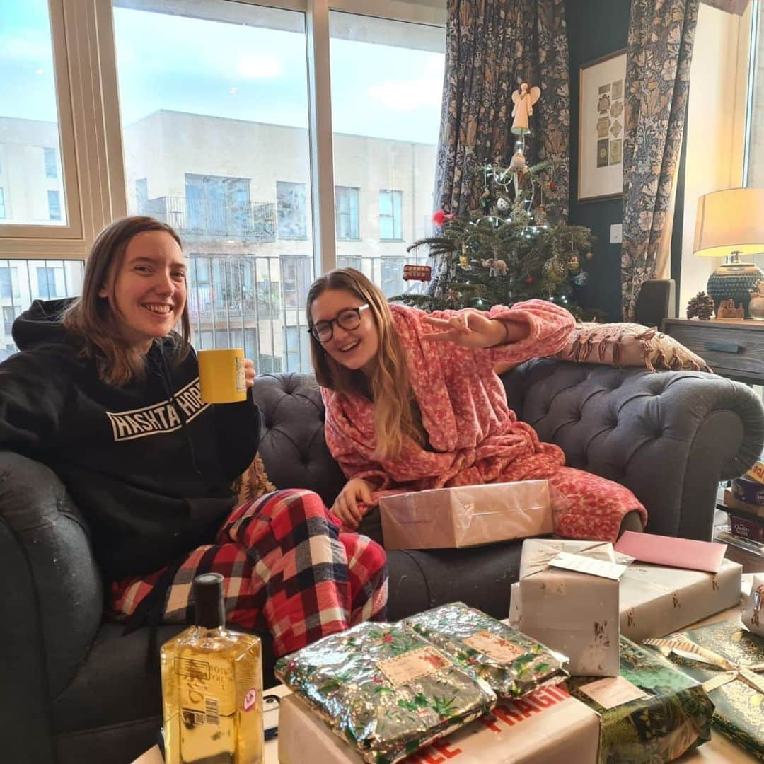 ジェニファー・ピンチズさんのインスタグラム写真 - (ジェニファー・ピンチズInstagram)「Still feel so blessed my bestie came to study in the UK which meant we got to make a bunch more amazing memories this past year 🤗🥰 Thank you Canada for the loan hehe 🇨🇦🙏 Not only that but I'm soooooo proud of her for working so hard and smashing it despite the circumstances! Travel safe Master Mikki, love you so much xxxxxxx And we know there are plenty more good memories to come!!! 😁 xxxxxx p.s the kickboxing in the last photo 😂😂😂🥳🥳🥳」9月18日 22時31分 - jennifer.pinches