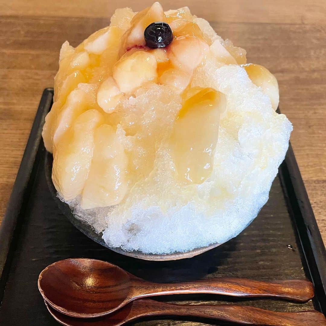 濱村春香のインスタグラム：「. 今年の夏は色々とやり残した事が… 海もプールも行けなかったし花火も🥲 ただかき氷はたくさん食べました笑 来年こそは夏を満喫したいです🥺 ⁡ ⁡ さて、今回の旬ナビのテーマはパパイヤ✨ パパイヤって食べたことがない方も多いのでは？ 明日9/19(日)朝9時〜 再放送9/20(月)朝10時〜 ぜひご覧ください☺︎ ⁡ #かながわ旬菜ナビ #旬ナビ #JA #JA神奈川グループ #テレビ神奈川 #tvk #montbell #衣装提供」