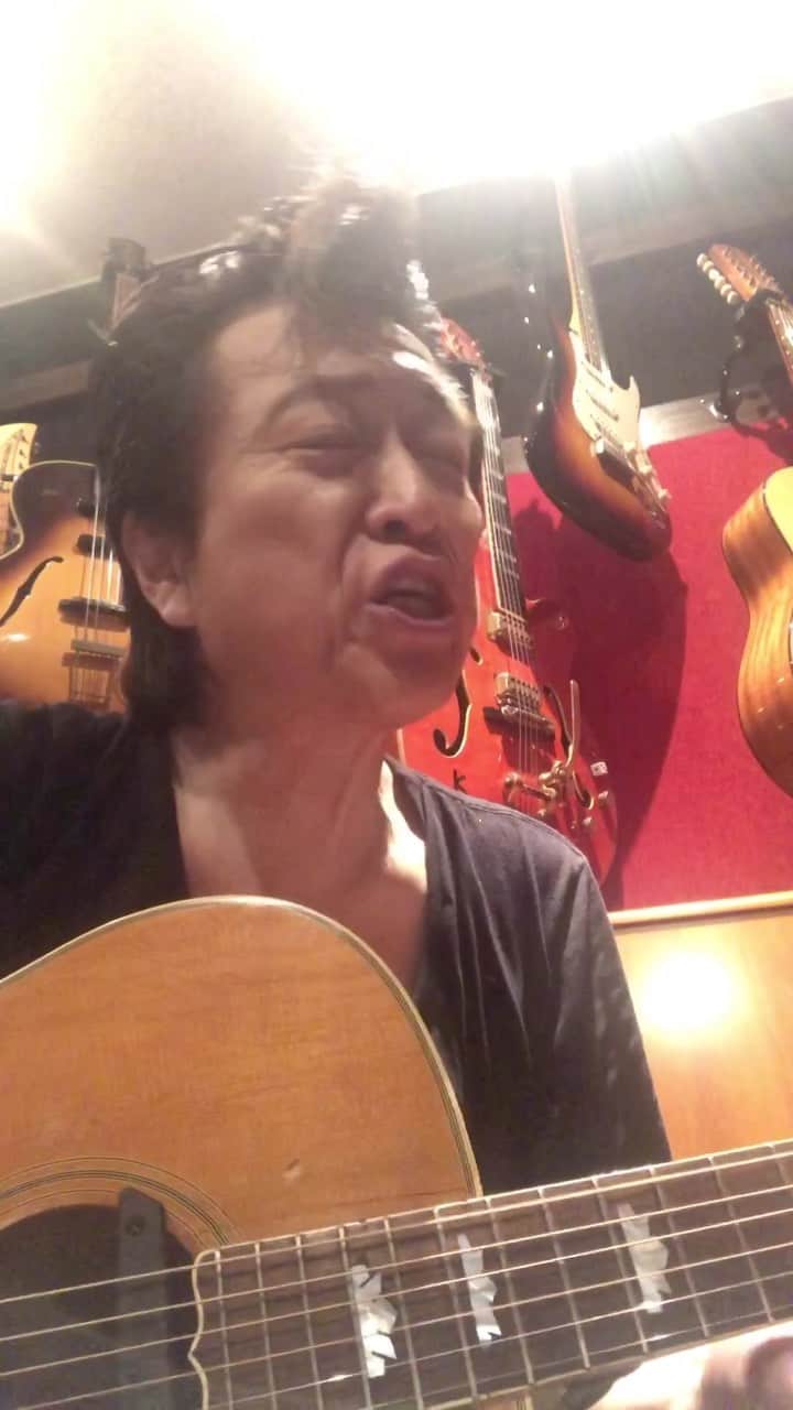 高橋ジョージのインスタグラム：「この季節になると口ずさんでしまう曲。中3からずっと続く」
