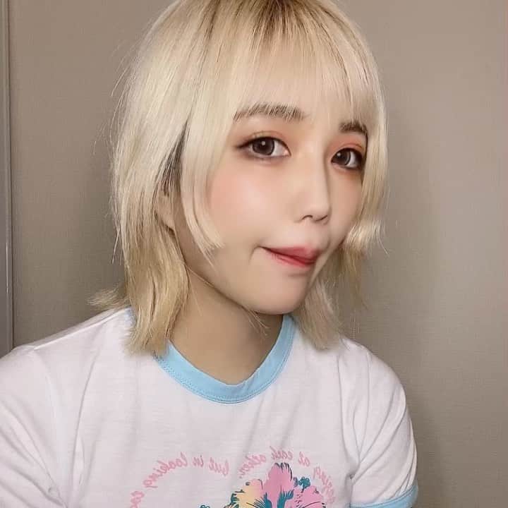 のインスタグラム：「残暑お見舞い申し上げます🌻 夏の夜ぽい歌どうぞ。 「Good－bye days」 明日から声のお仕事だからひたすら声出し🌻」