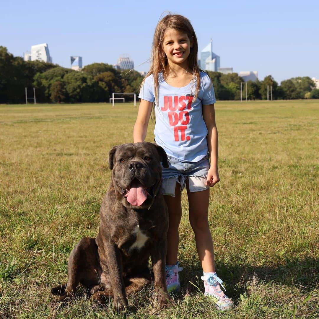 マウロ・イカルディさんのインスタグラム写真 - (マウロ・イカルディInstagram)「Tardes de verano 👸🐶💖」8月26日 1時34分 - mauroicardi