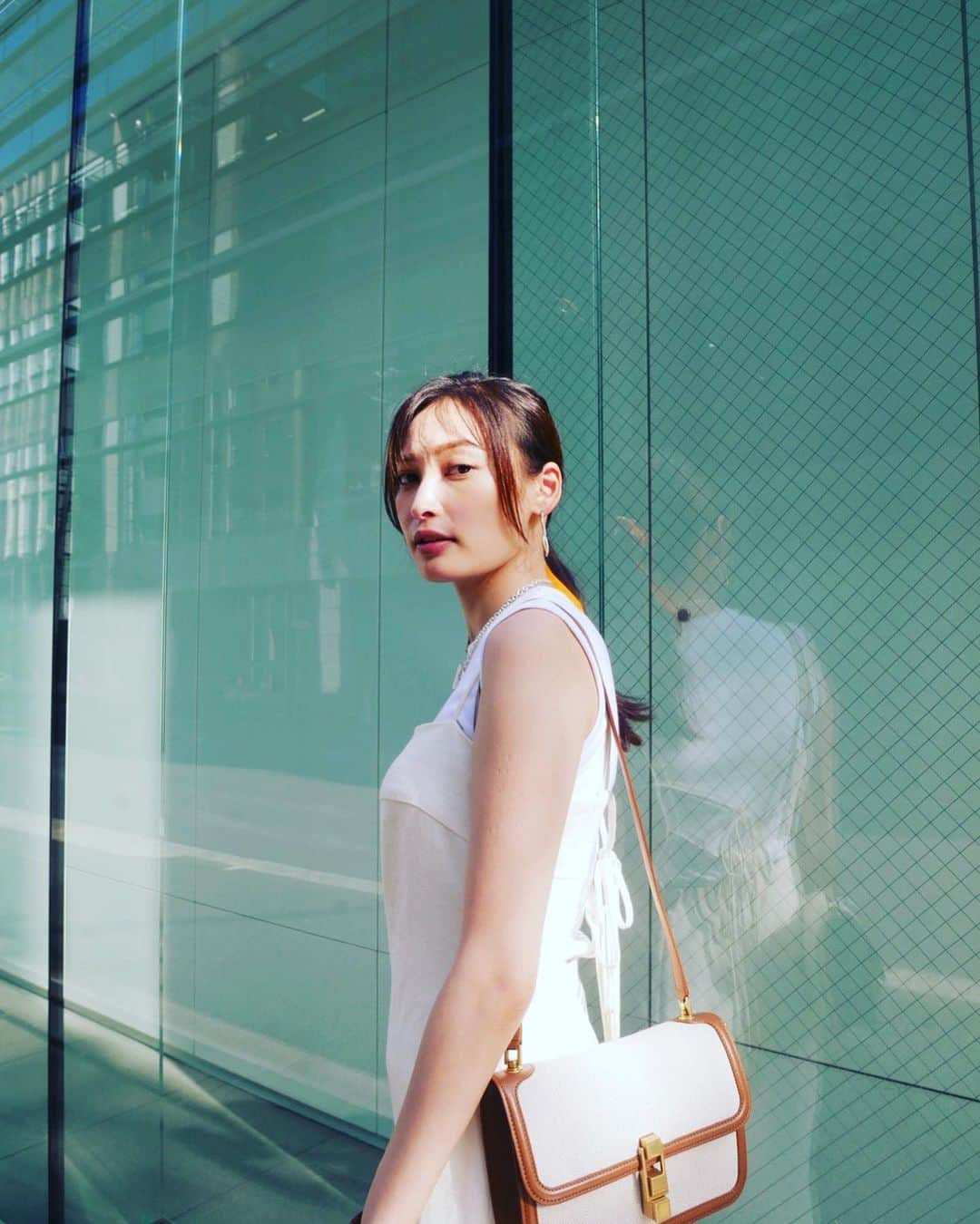 大政絢さんのインスタグラム写真 - (大政絢Instagram)「#今日の絢服  dress @toryburch  bag @ysl  sandal  @hermes   まだ夏は続きそう😅皆さん水分補給忘れずに🌿」8月26日 17時31分 - aya_omasa_official