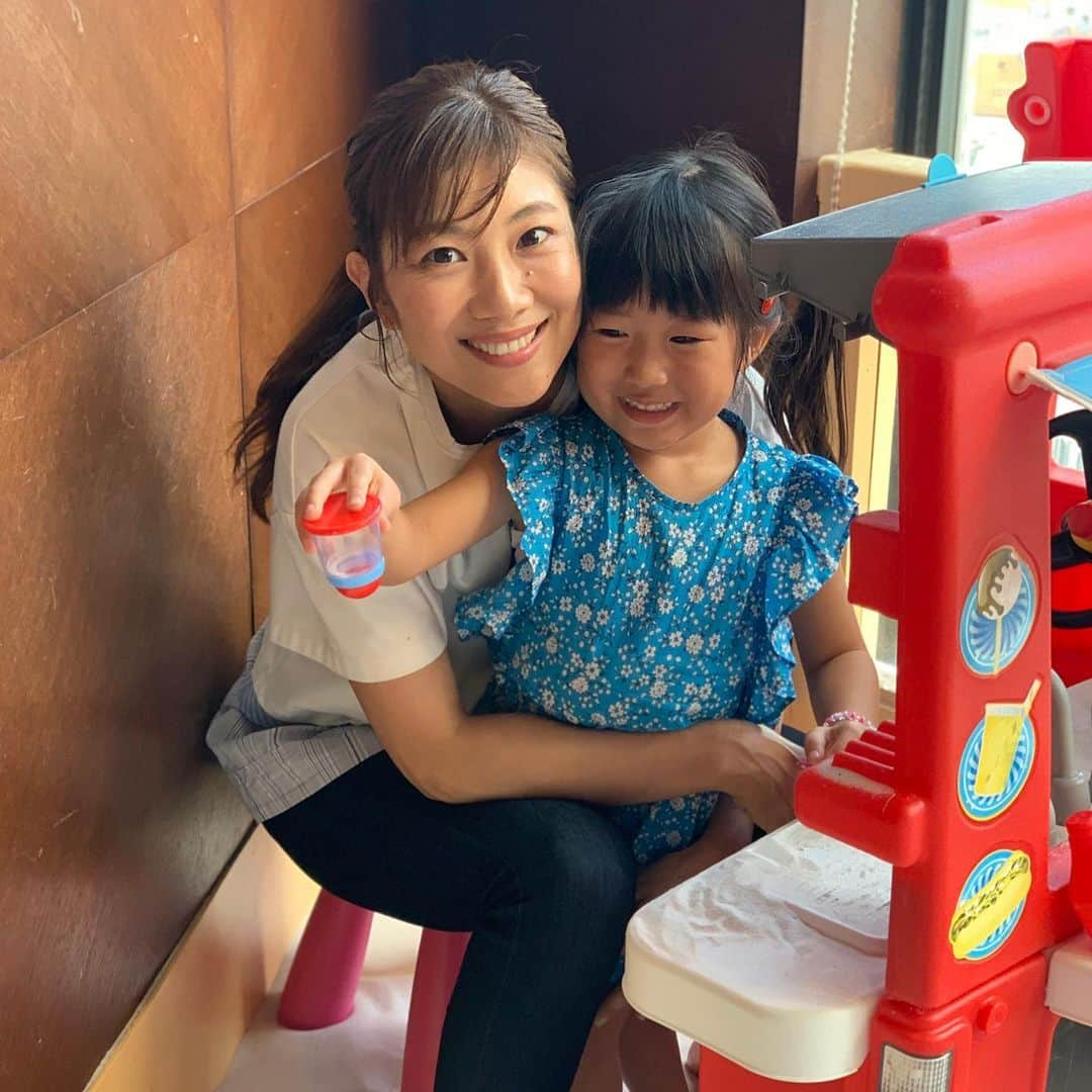 潮田玲子さんのインスタグラム写真 - (潮田玲子Instagram)「今日は渋谷のKONAMIの最上階にあるplaygroundで娘と収録でした！ 誰もいない貸切の中、遊ばせてもらえてとっても嬉しそうでした🥰🙌←私が？！笑笑 赤ちゃんぽいからやだと行かなかった息子が幼稚園から帰ってきて、「楽しかったの？やっぱり僕も行けばよかったなー」って笑🤣  #渋谷KONAMI #playground  #母と娘時間 #貸切り #収録」8月26日 17時26分 - reikoshiota_official