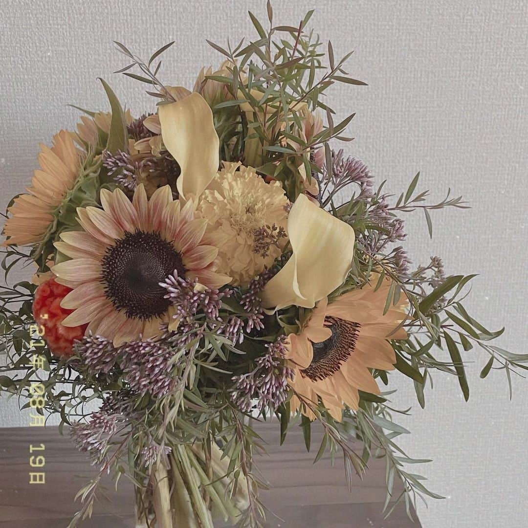 大友花恋さんのインスタグラム写真 - (大友花恋Instagram)「お花屋さんみたいに、おうちがお花でいっぱいで嬉しいです🌻」8月26日 16時22分 - karen_otomo