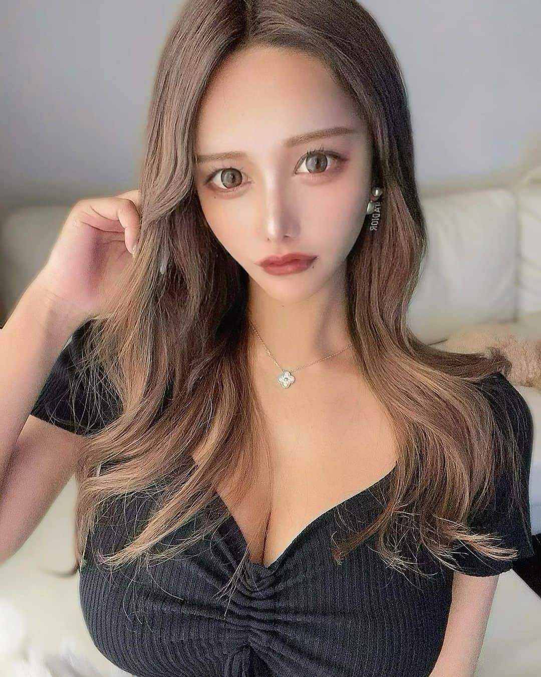 新田エレナさんのインスタグラム写真 - (新田エレナInstagram)「Teamoのカラコンつけた👀🤎  .  15mmで写真盛れするっ✌🏻 ちなみに色は Lacy Beige だよ  #ティアコン  #ティアモ  #カラコンティアモ  #カラコンレポ  #カラコン」8月26日 8時45分 - _erechandayo_